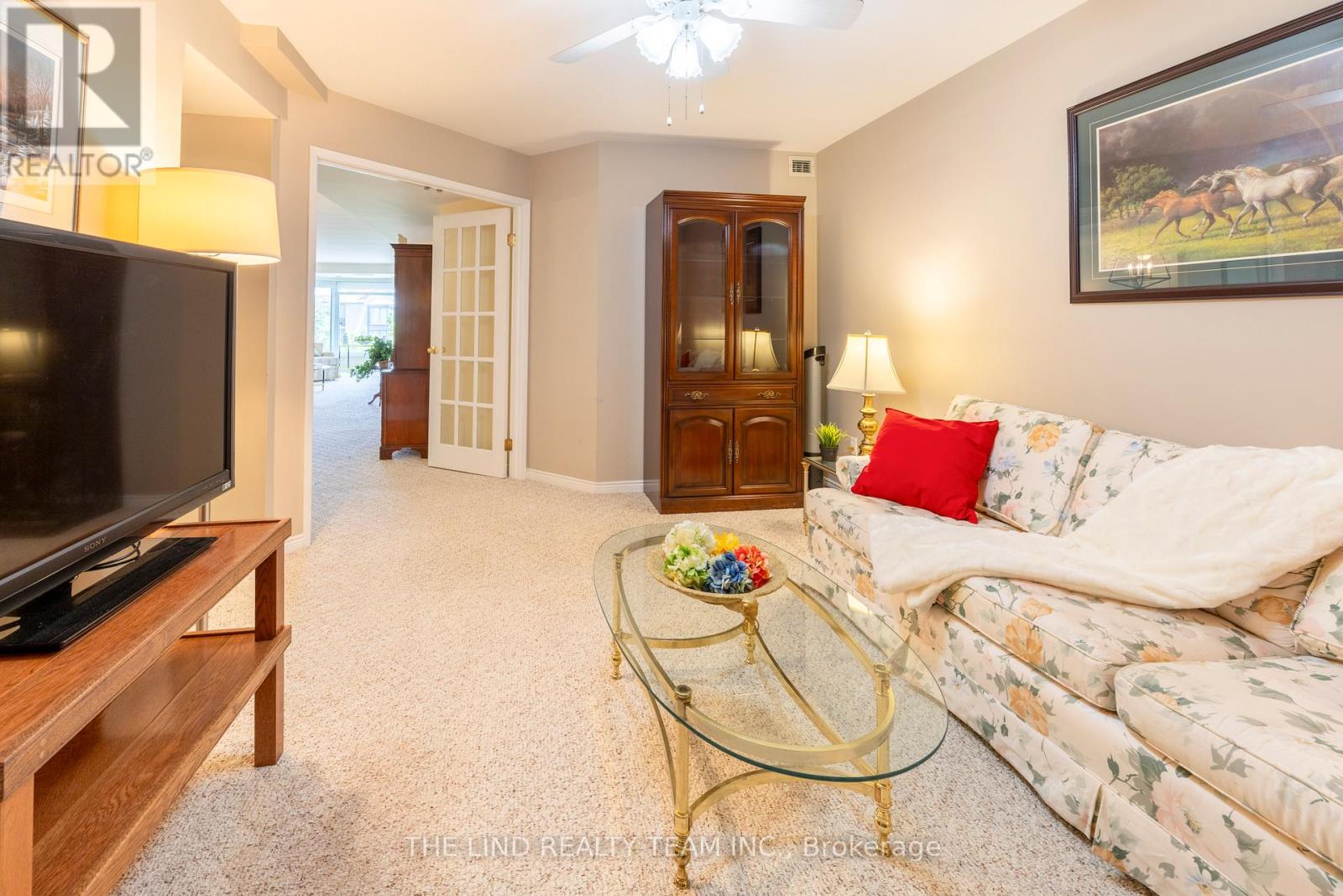 #312 85 WELLINGTON STREET W - 21
