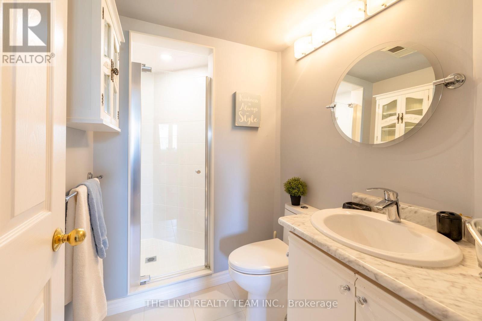 #312 85 WELLINGTON STREET W - 27