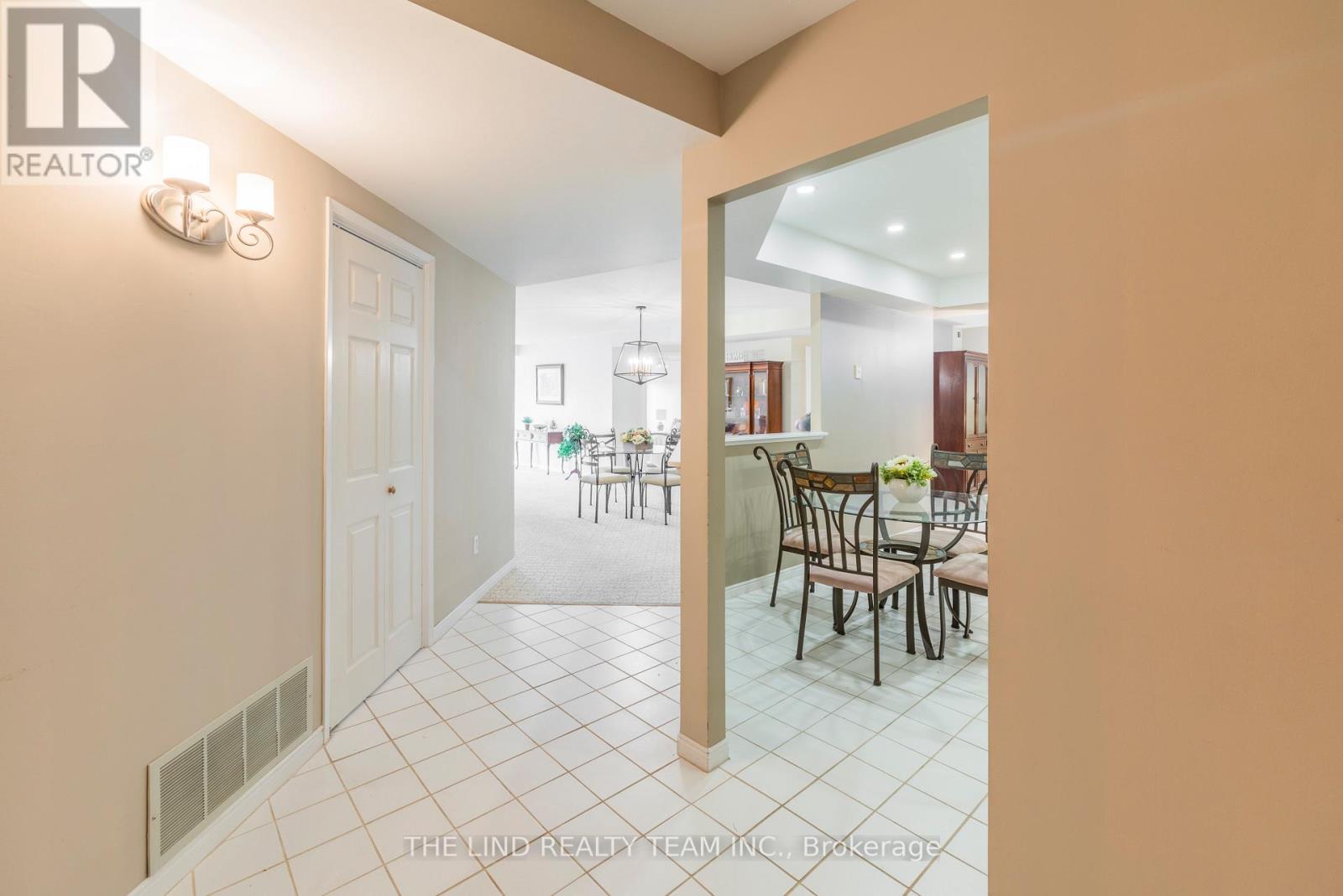 #312 85 WELLINGTON STREET W - 3