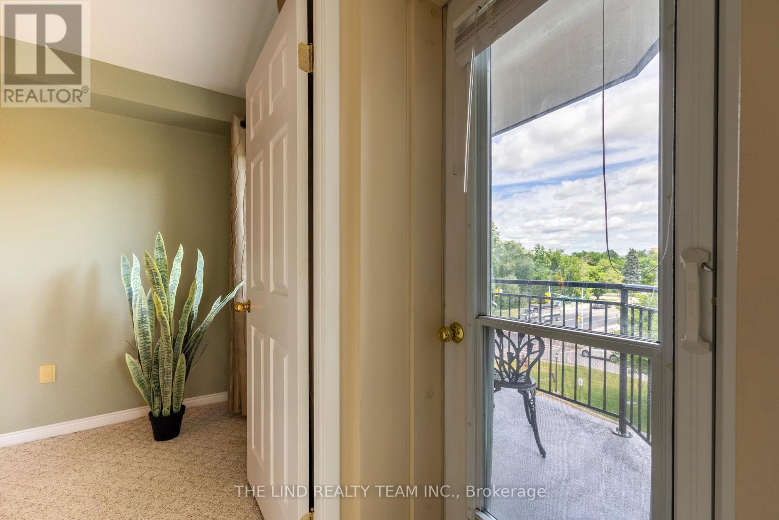 #312 85 WELLINGTON STREET W - 32