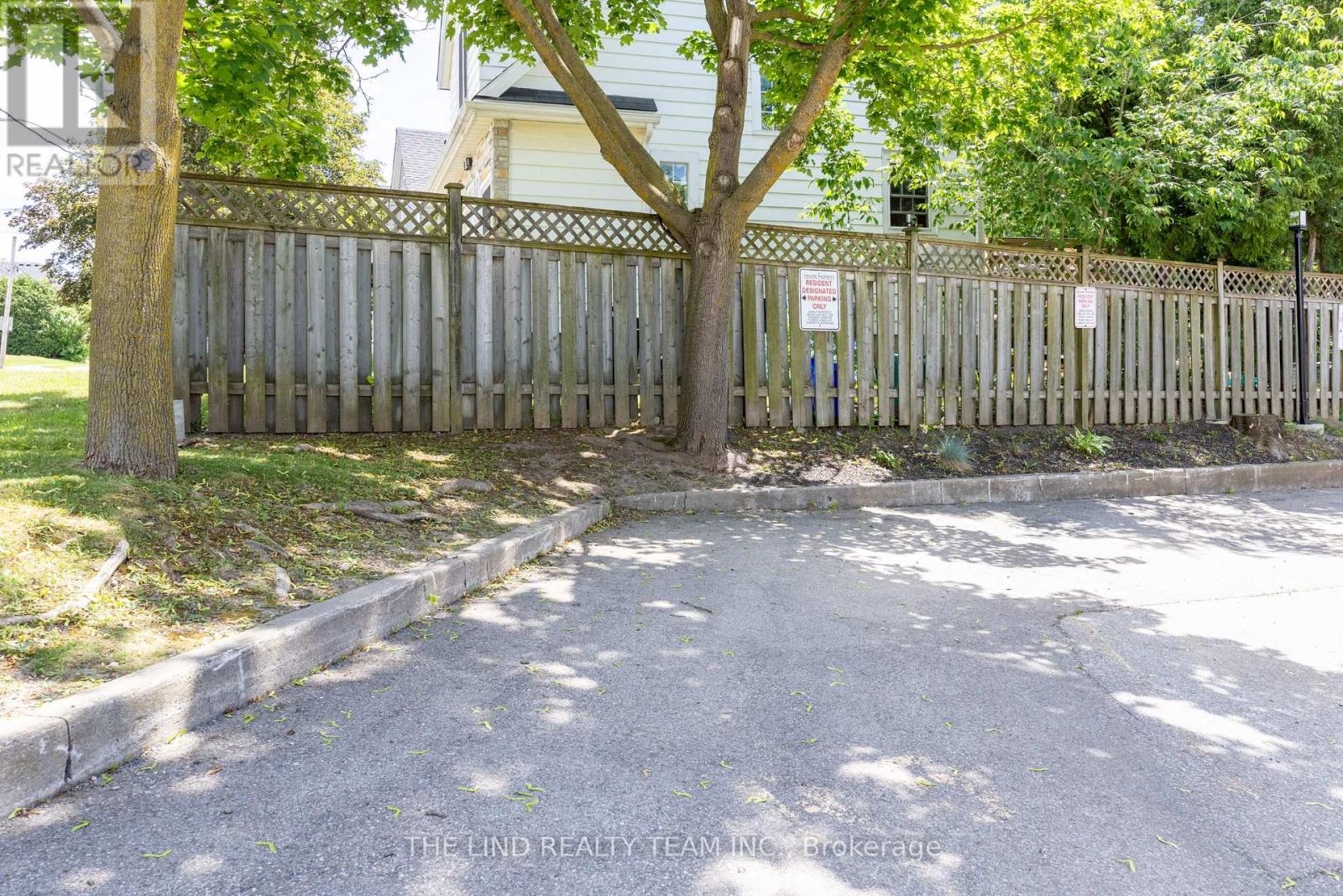 #312 85 WELLINGTON STREET W - 33