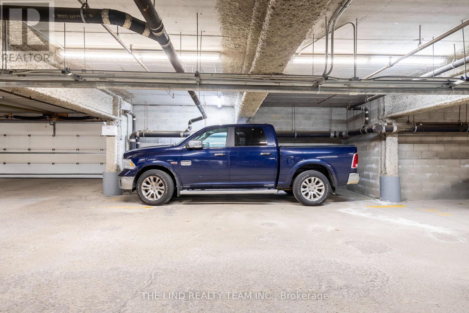 #312 85 WELLINGTON STREET W - 34