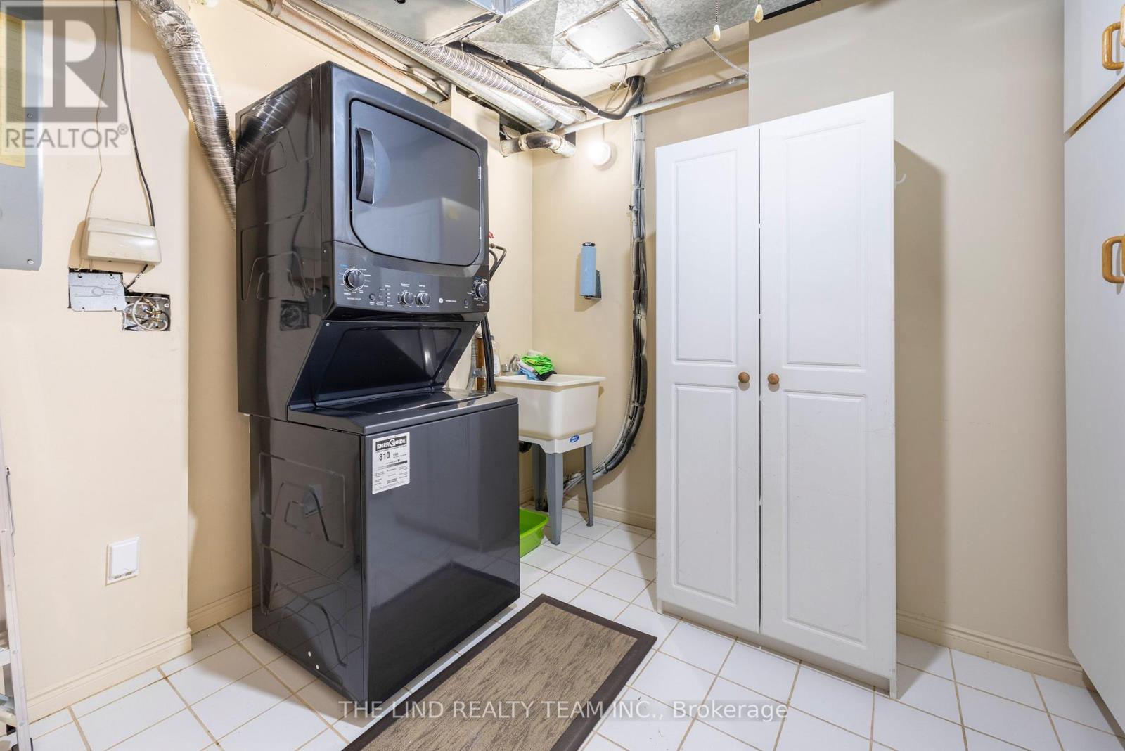#312 85 WELLINGTON STREET W - 4
