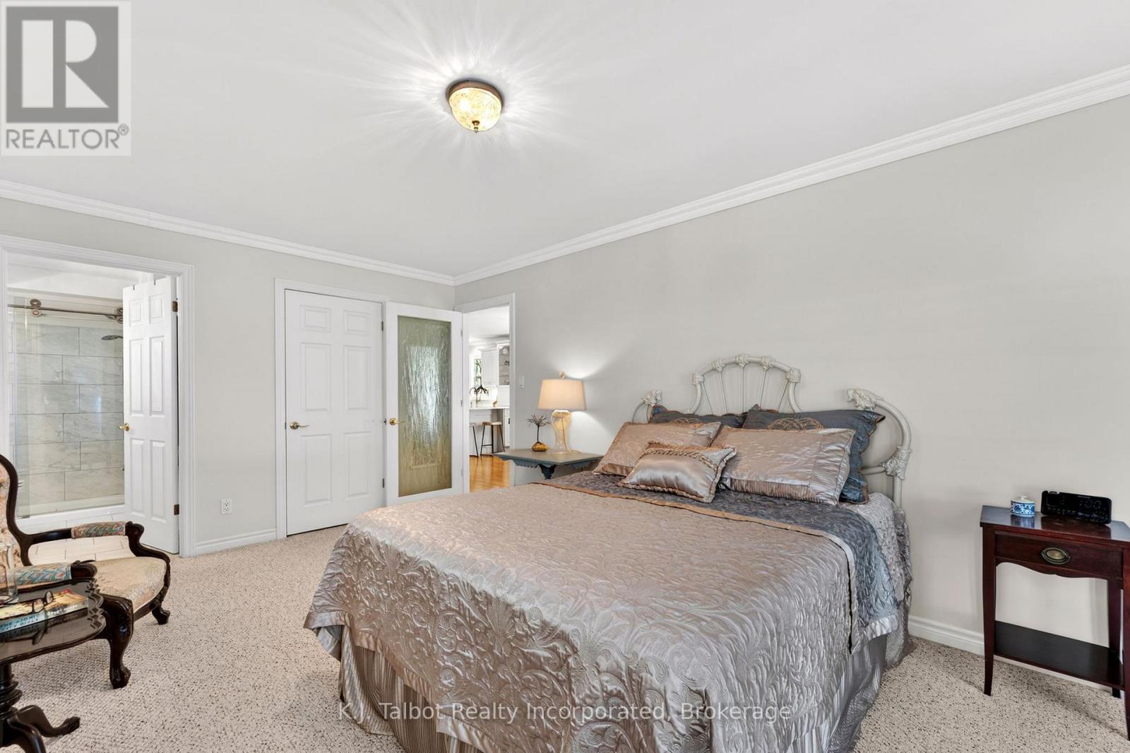 297 BETHUNE CRESCENT - 23
