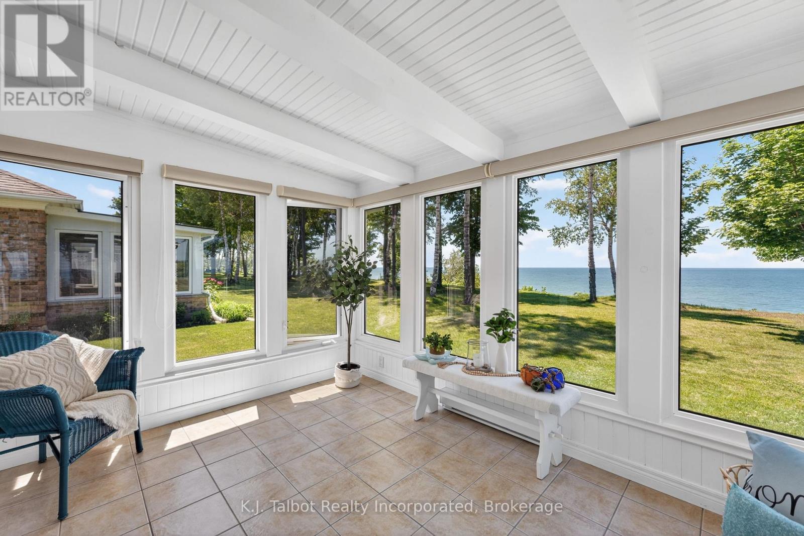 297 BETHUNE CRESCENT - 19