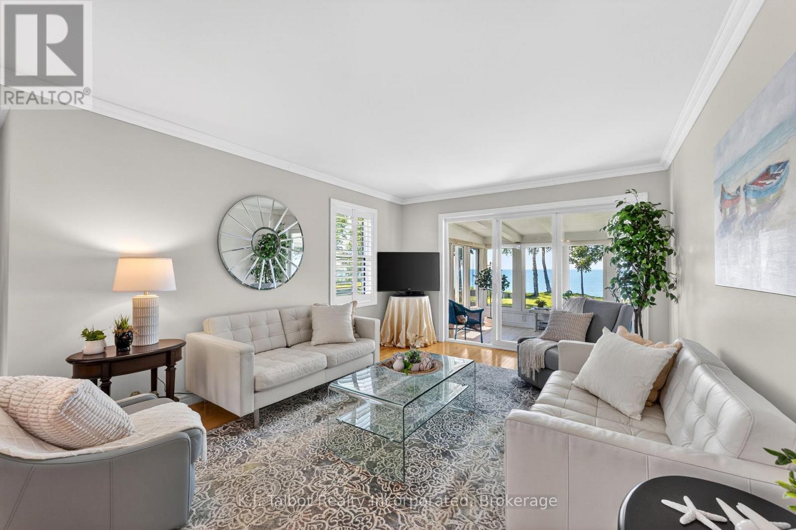 297 BETHUNE CRESCENT - 14