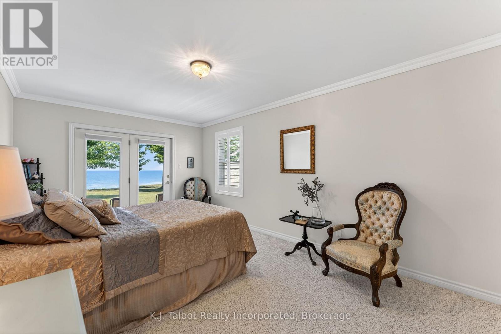 297 BETHUNE CRESCENT - 21