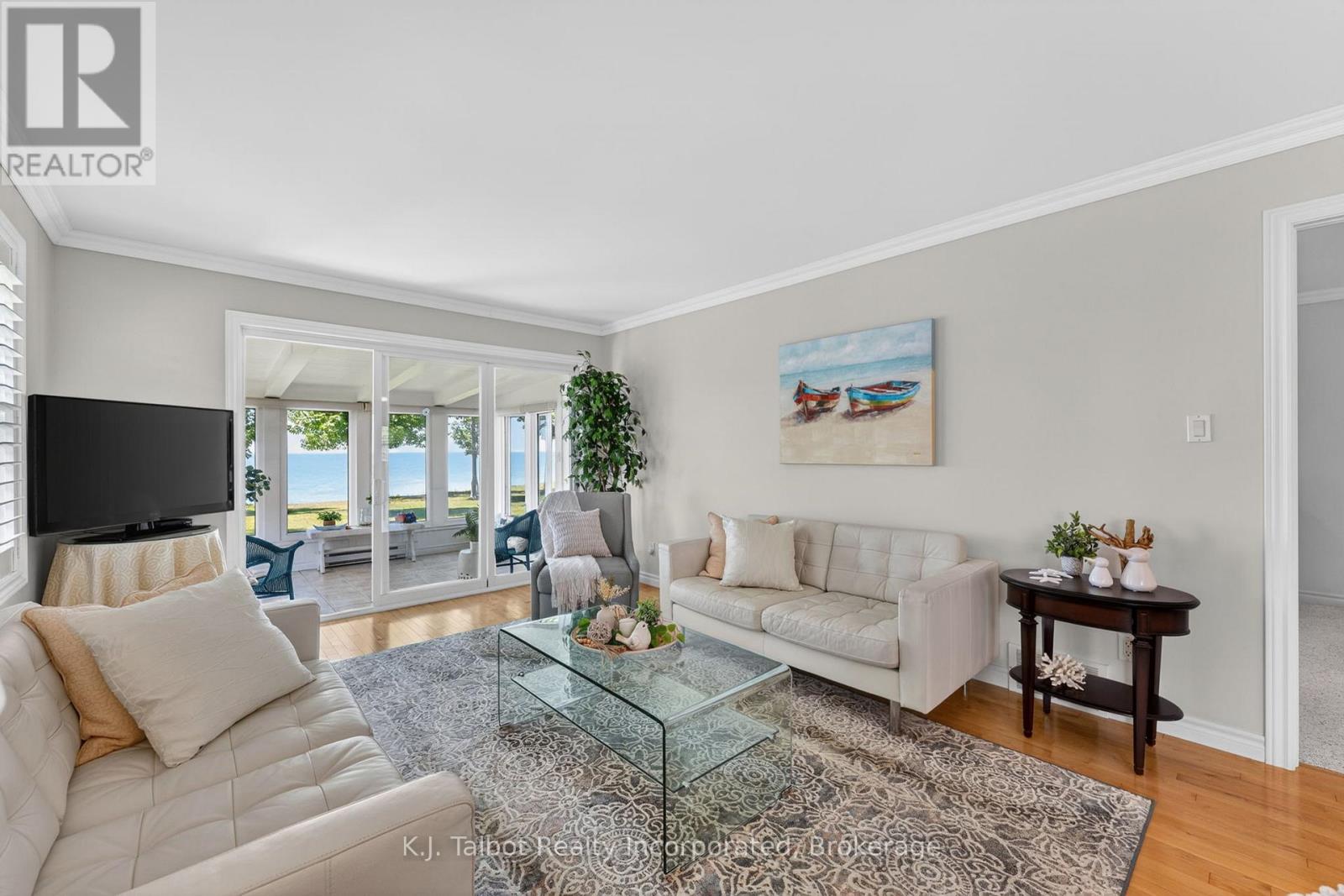 297 BETHUNE CRESCENT - 16