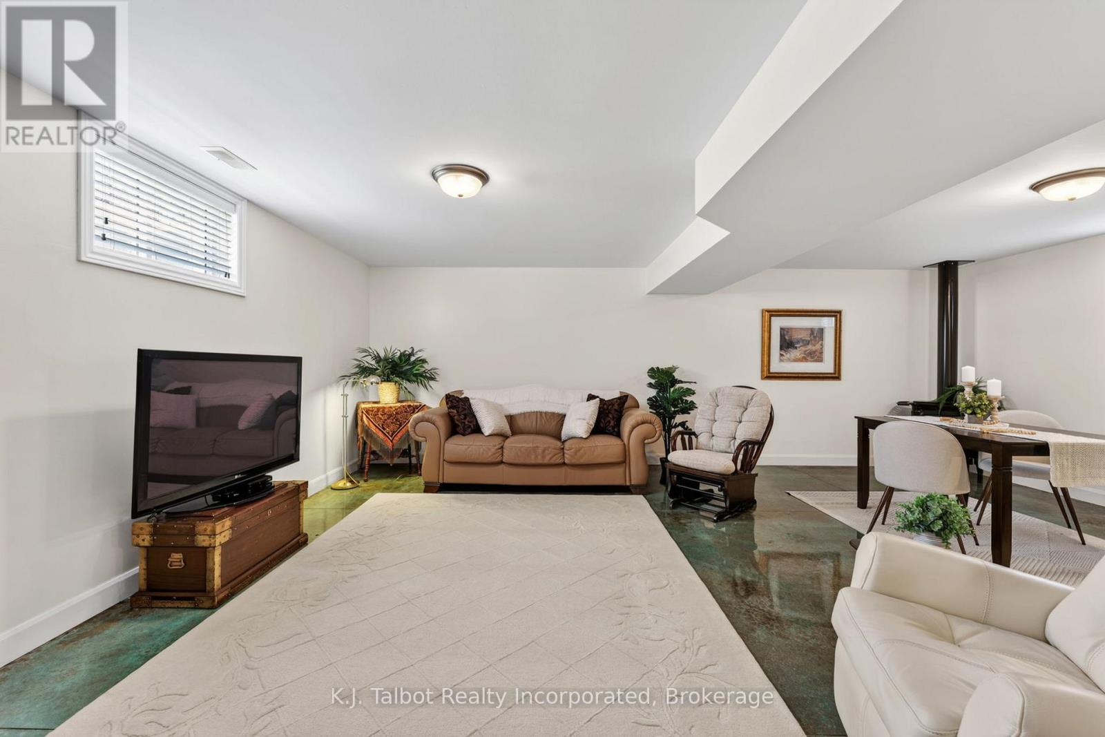 297 BETHUNE CRESCENT - 25