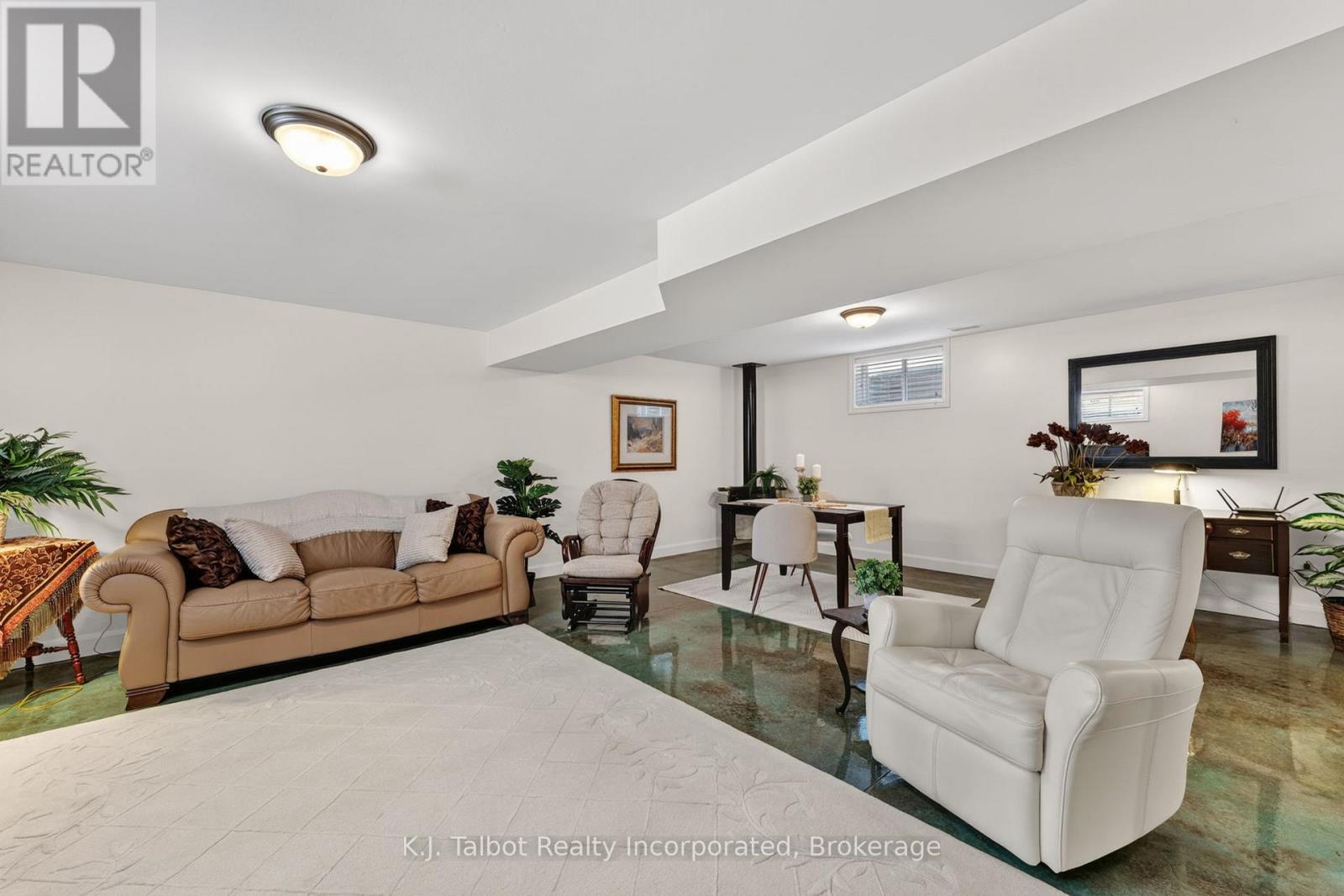 297 BETHUNE CRESCENT - 26