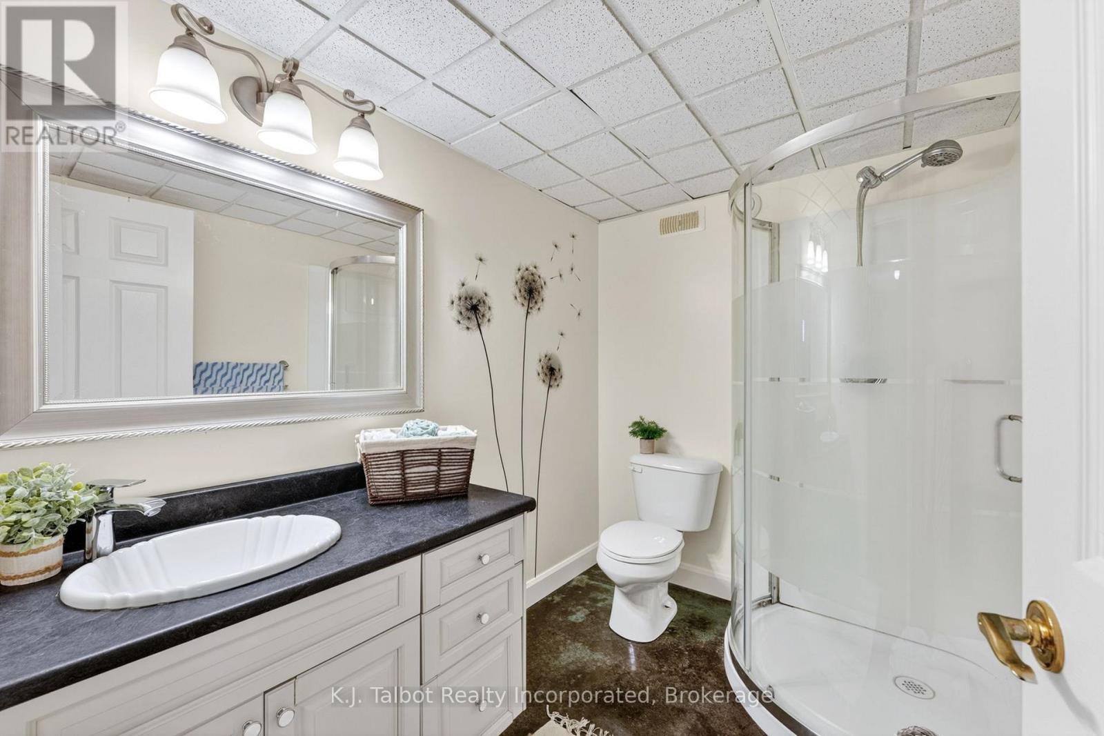 297 BETHUNE CRESCENT - 29