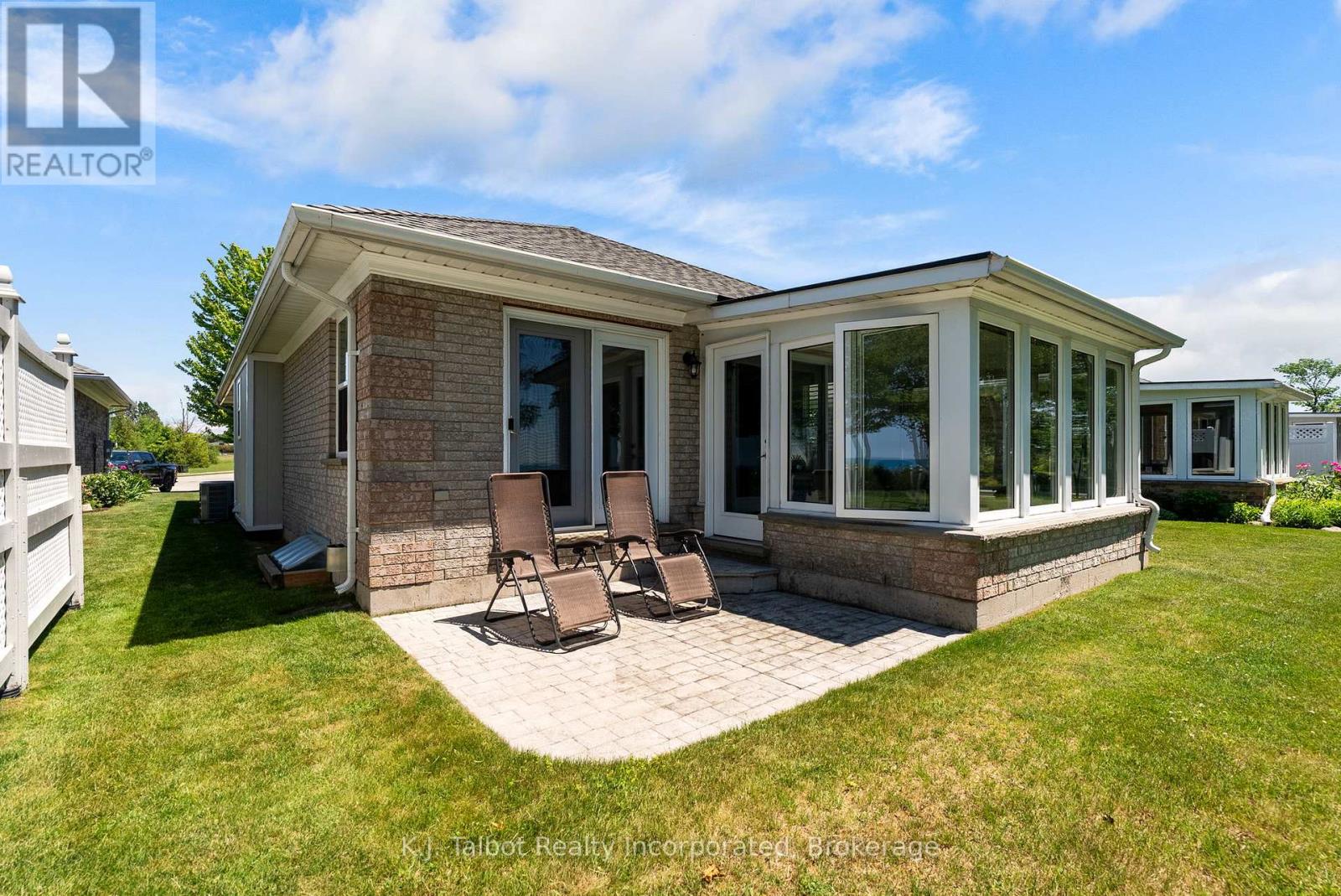 297 BETHUNE CRESCENT - 36