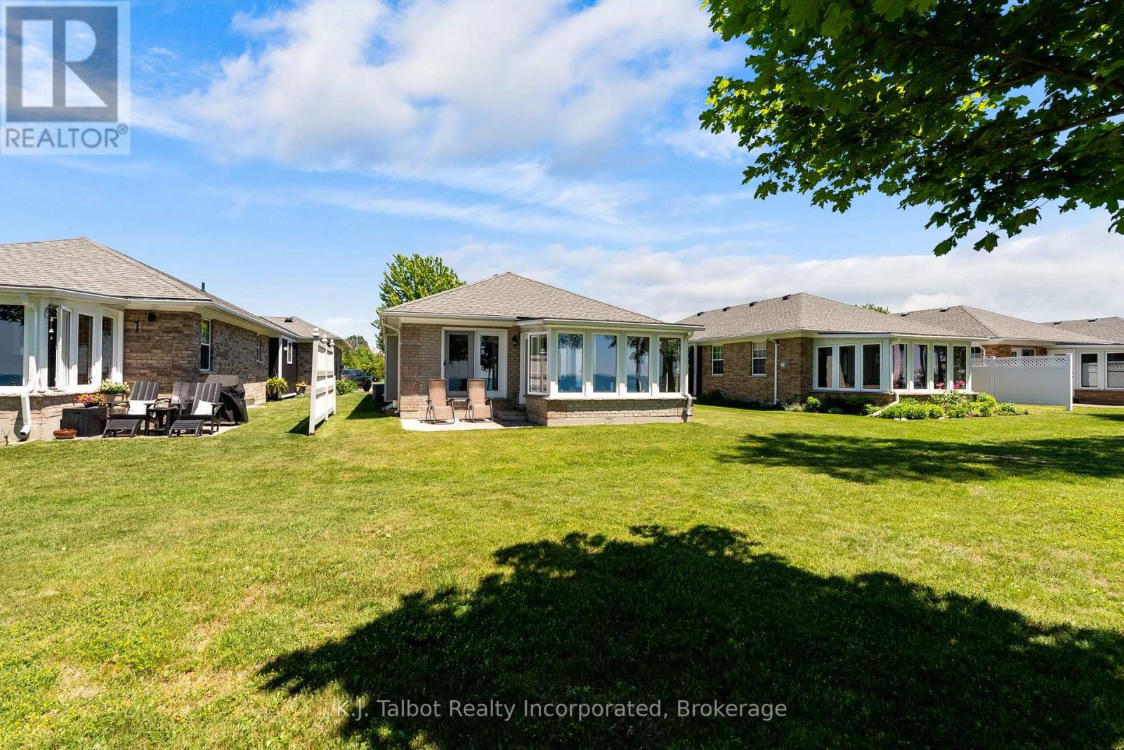 297 BETHUNE CRESCENT - 35