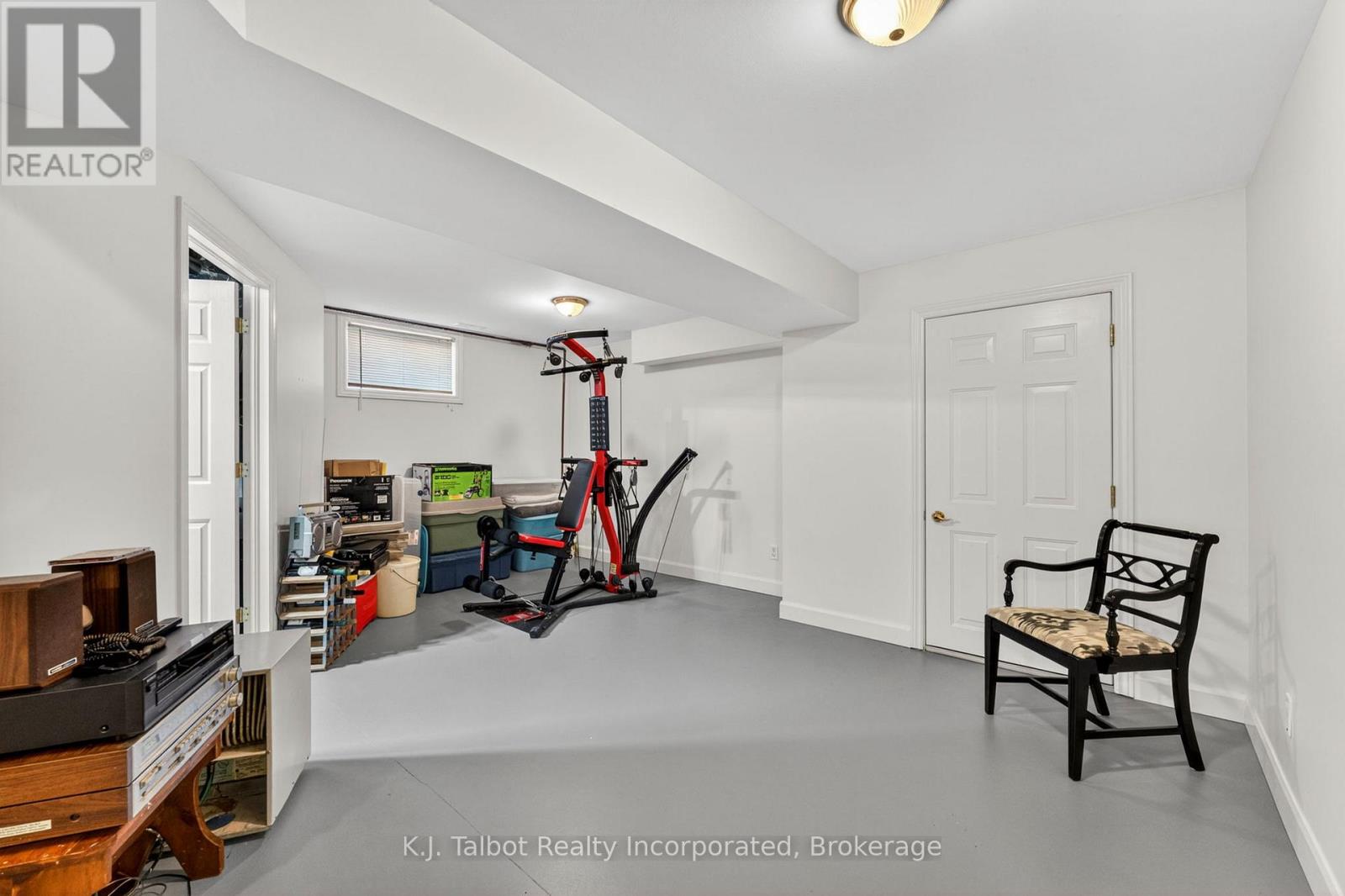 297 BETHUNE CRESCENT - 31