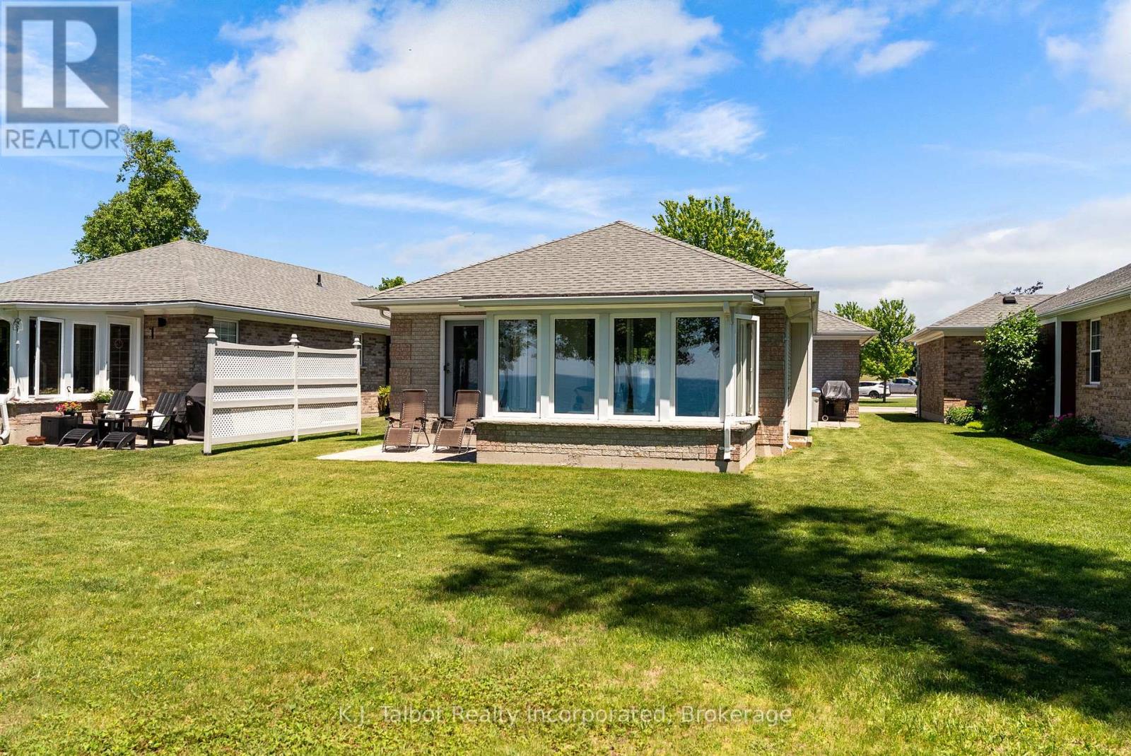297 BETHUNE CRESCENT - 32