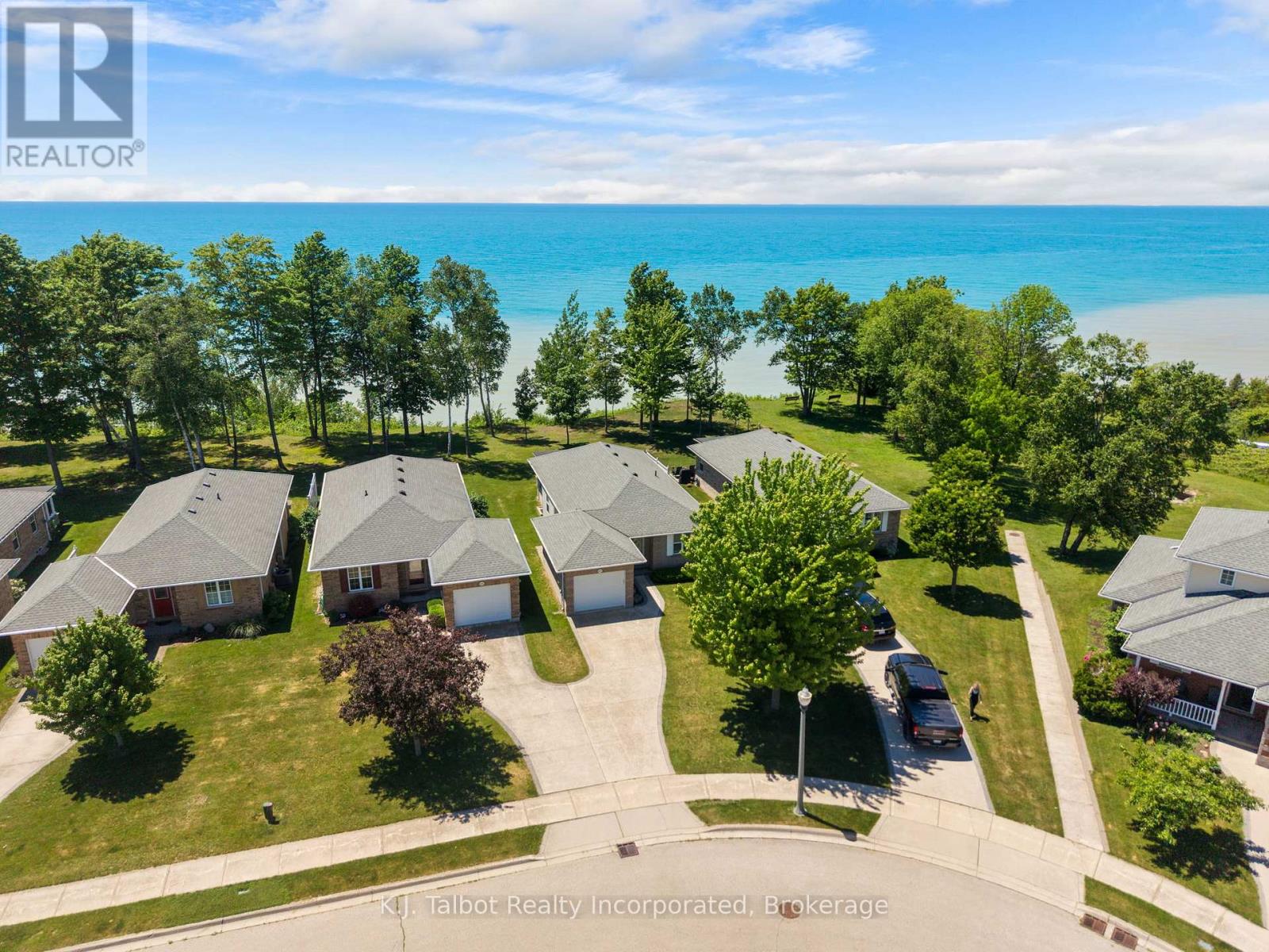297 BETHUNE CRESCENT - 40