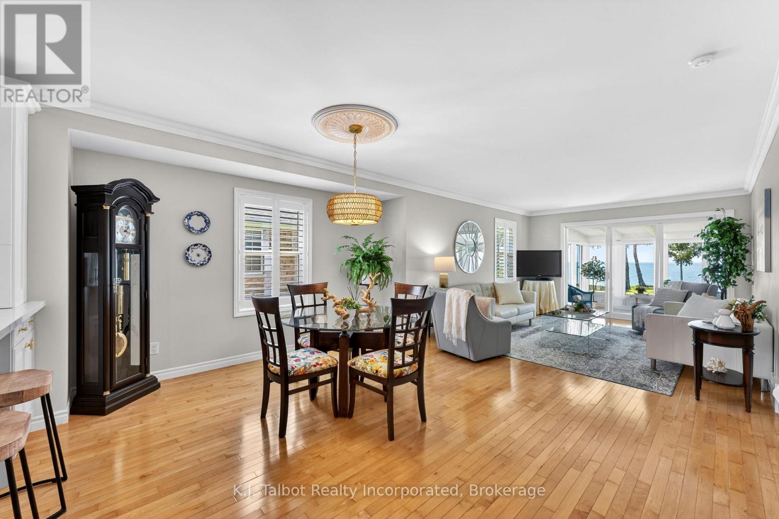 297 BETHUNE CRESCENT - 9