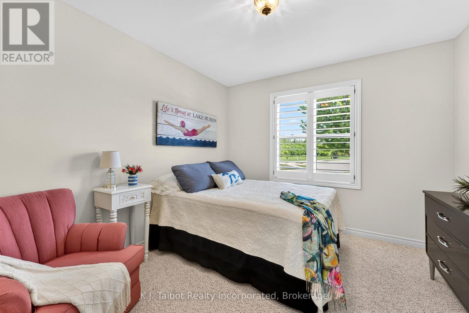 297 BETHUNE CRESCENT - 5