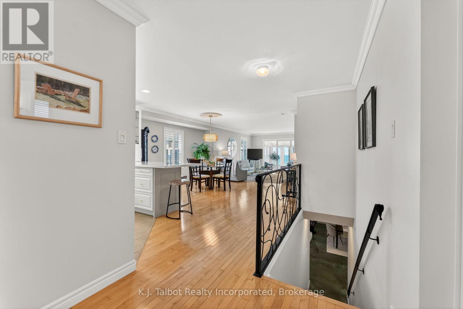 297 BETHUNE CRESCENT - 8