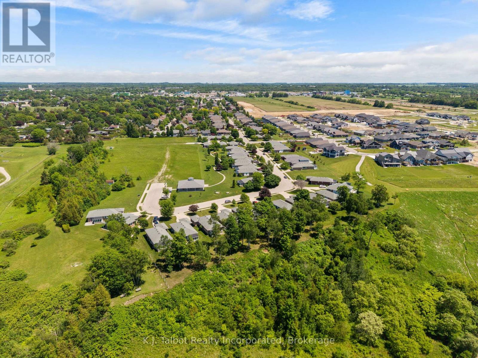 297 BETHUNE CRESCENT - 44