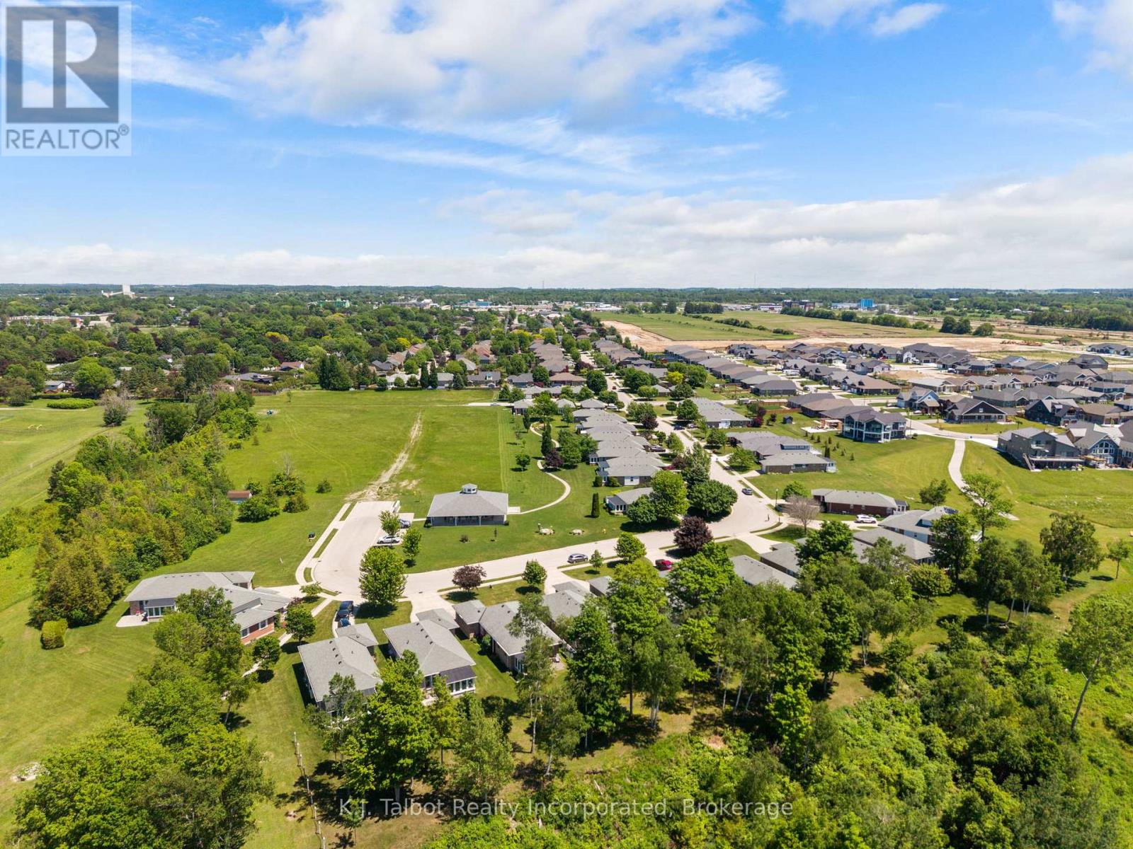 297 BETHUNE CRESCENT - 43