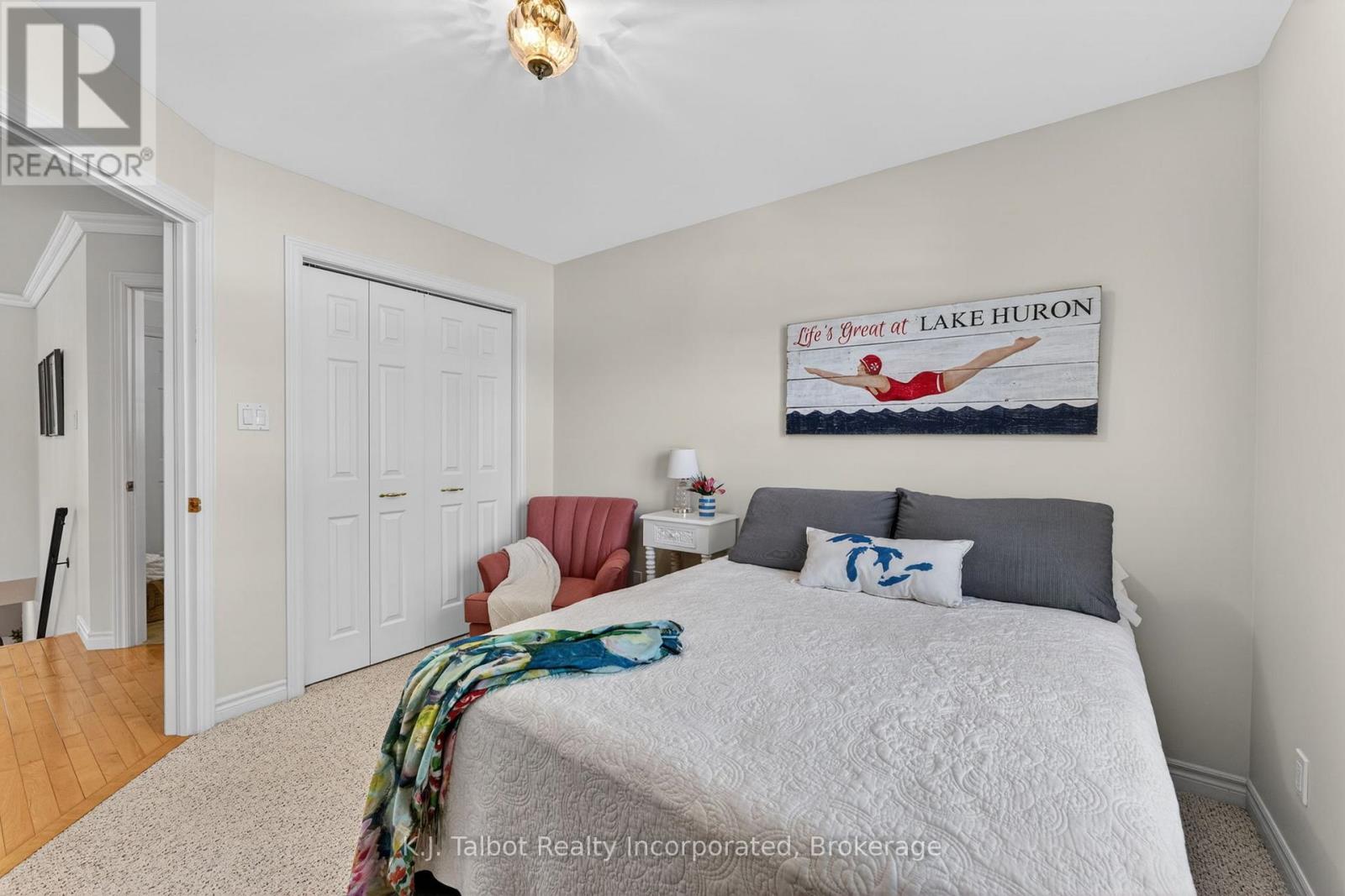 297 BETHUNE CRESCENT - 6