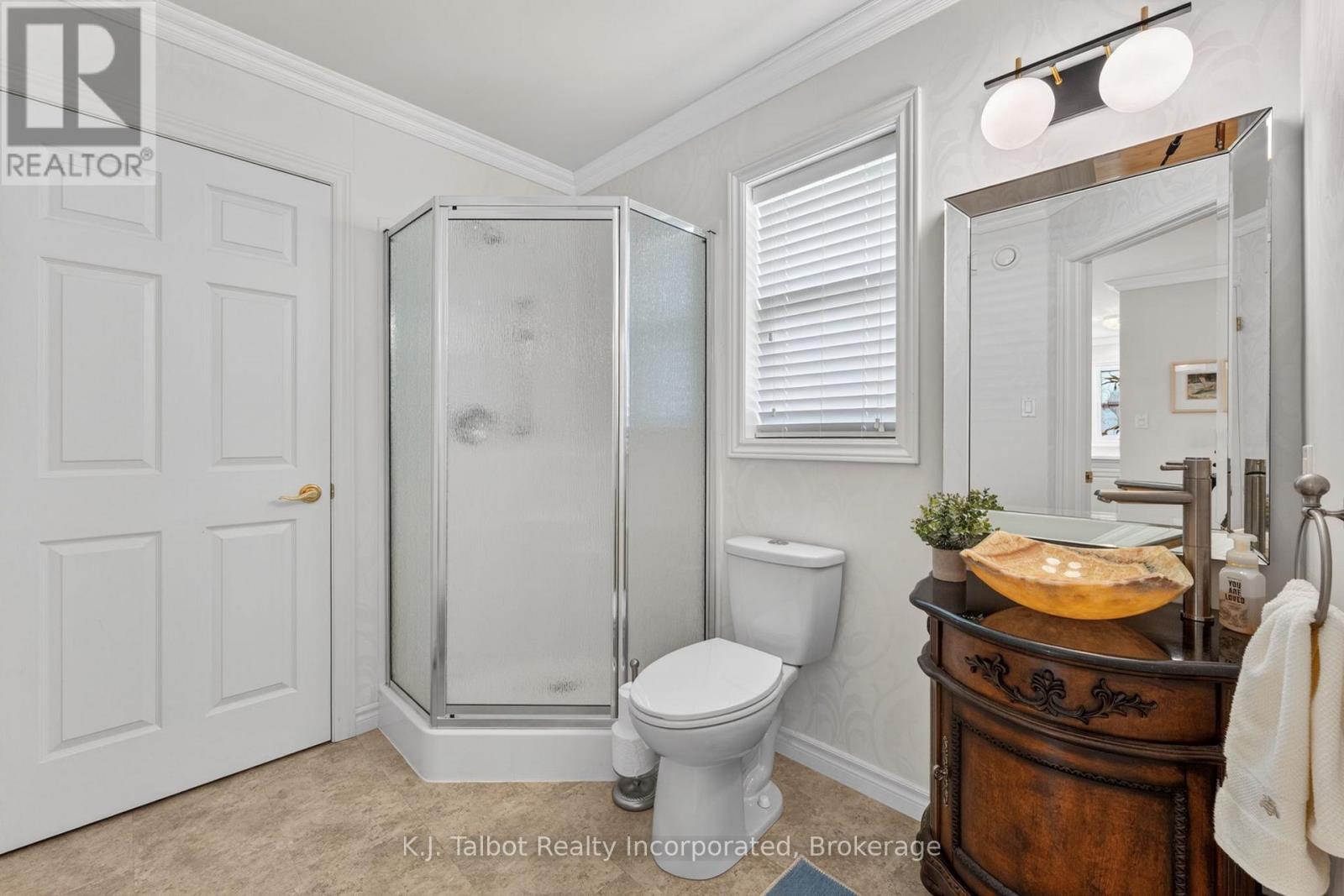 297 BETHUNE CRESCENT - 7