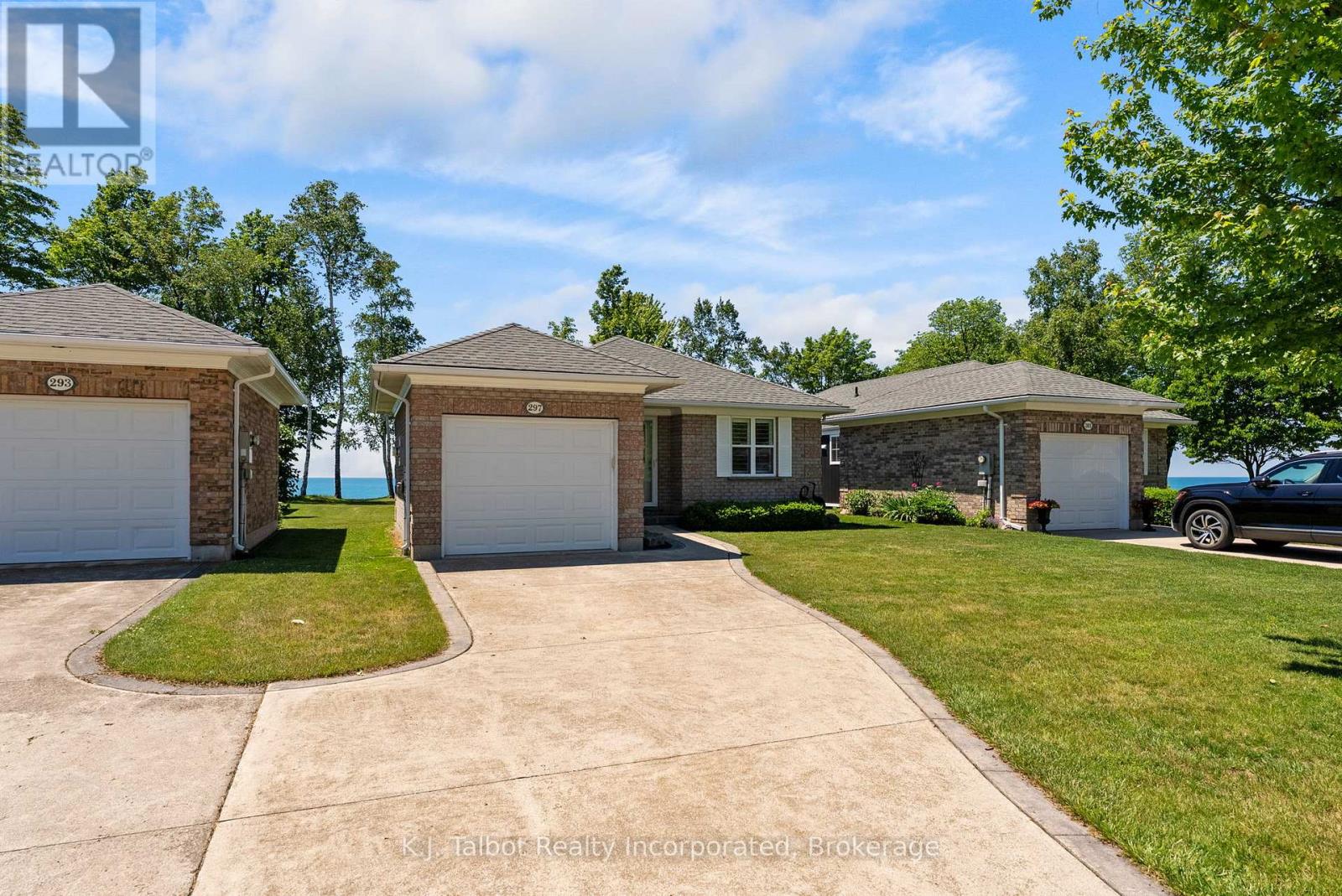 297 BETHUNE CRESCENT - 45