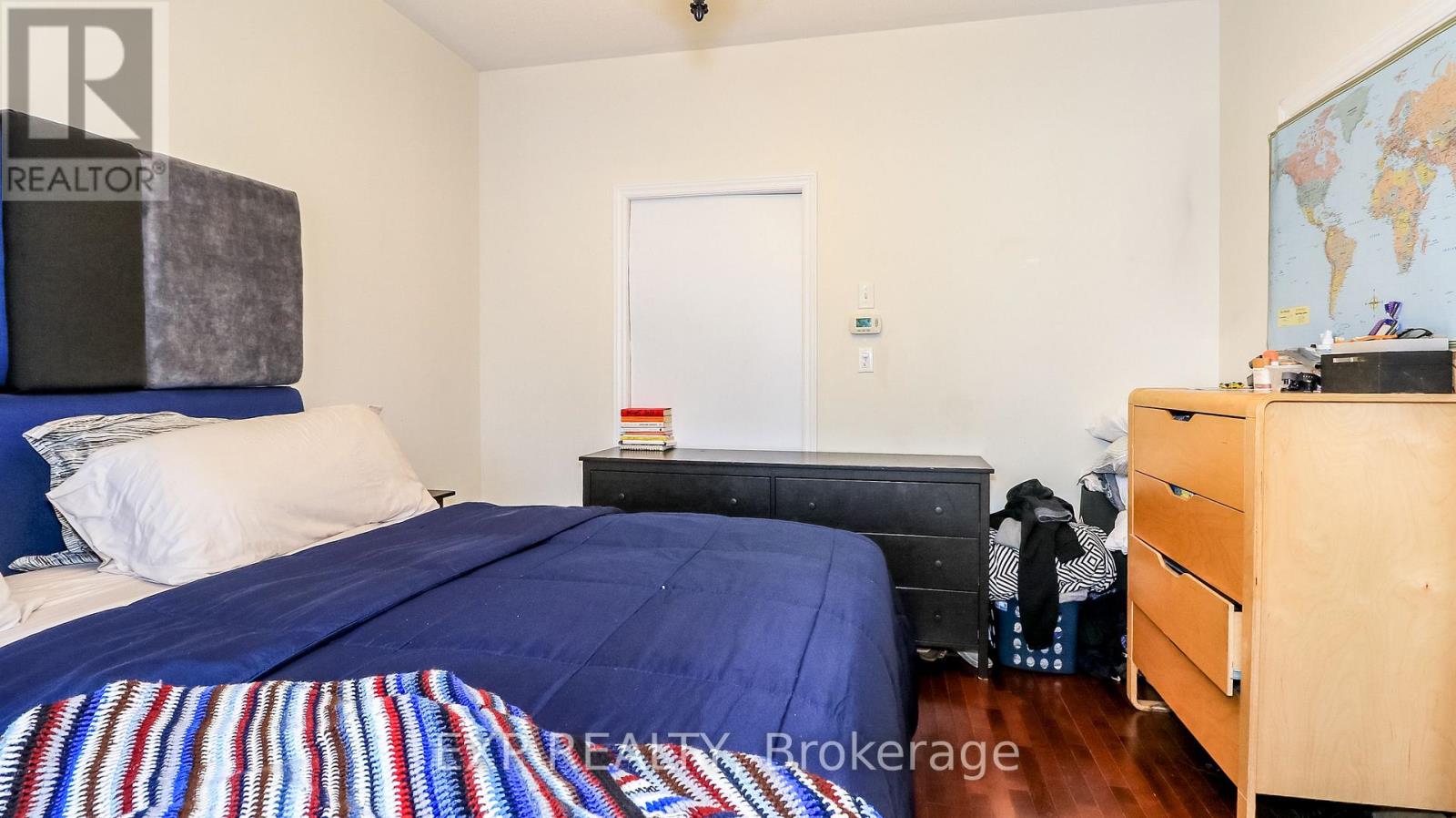 29 THE QUEENSWAY - 12