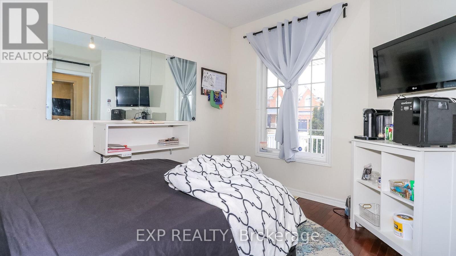 29 THE QUEENSWAY - 13