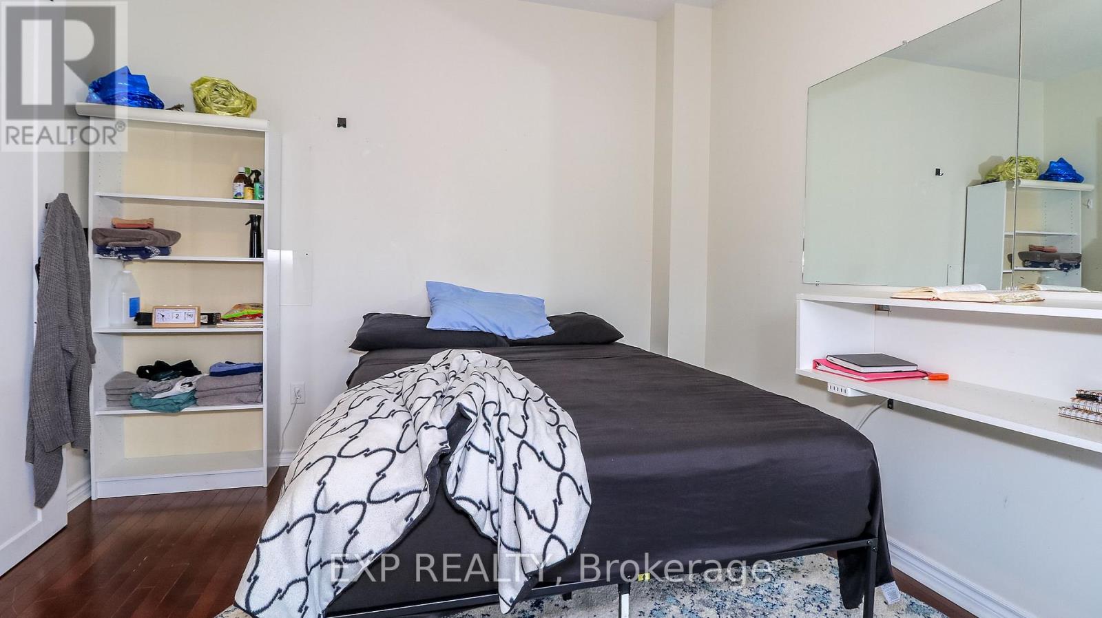 29 THE QUEENSWAY - 14