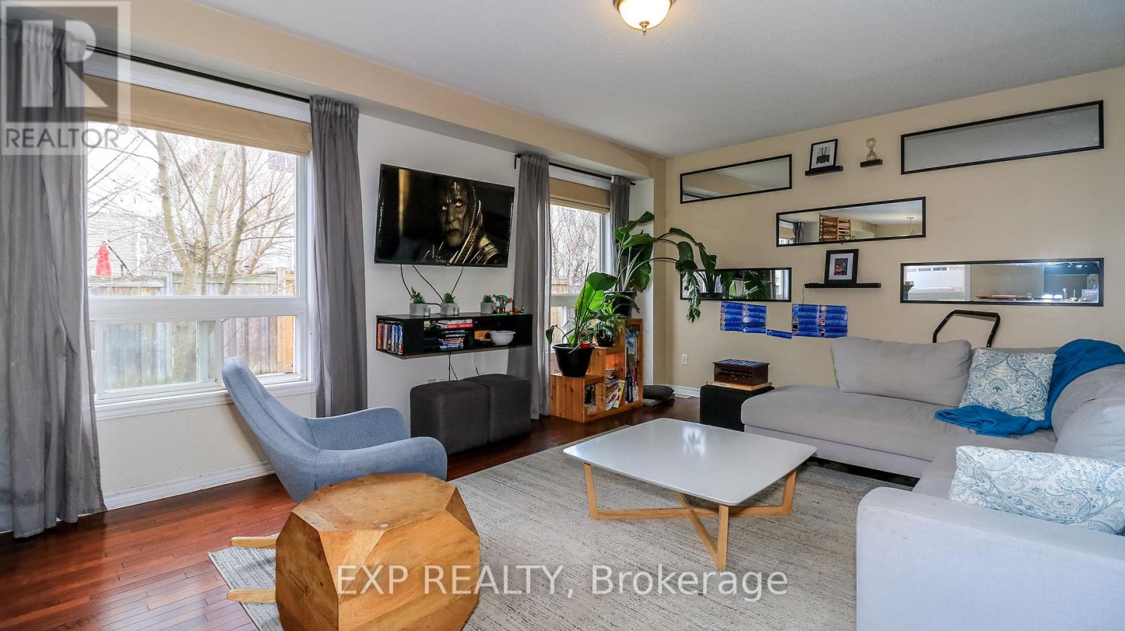 29 THE QUEENSWAY - 26