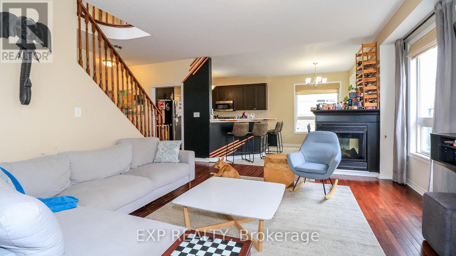 29 THE QUEENSWAY - 27