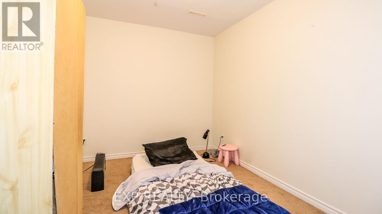 29 THE QUEENSWAY - 34
