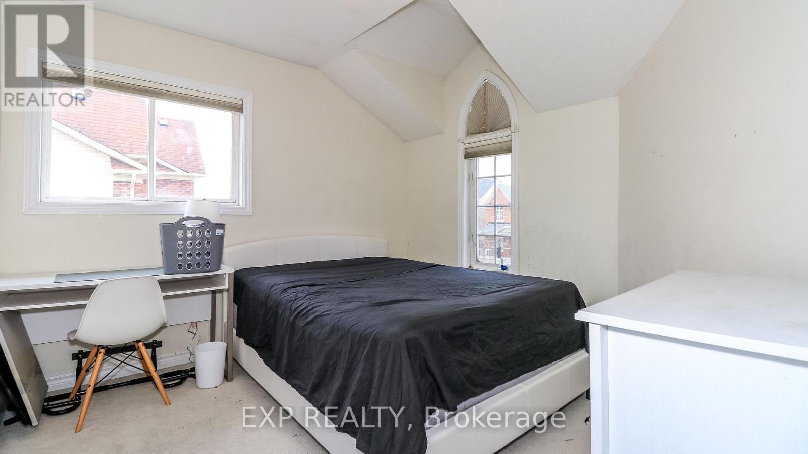 29 THE QUEENSWAY - 38