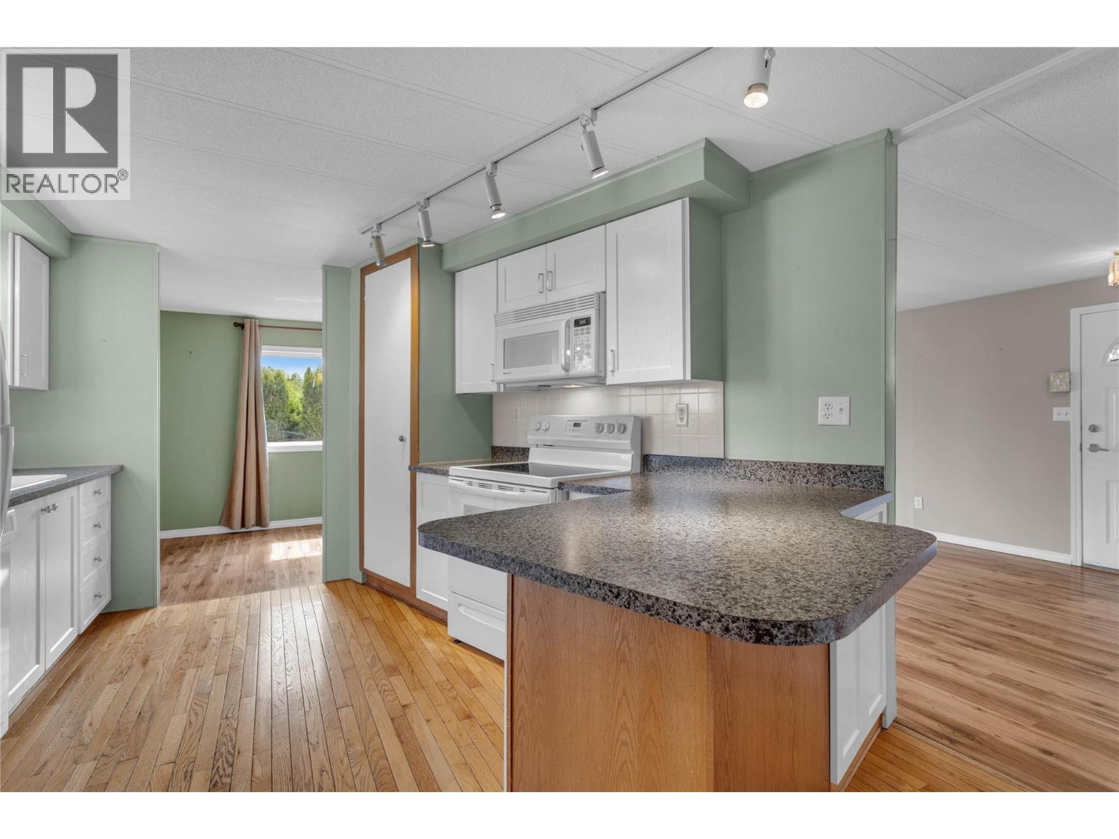 #146 3745 LAKESHORE Road - 11