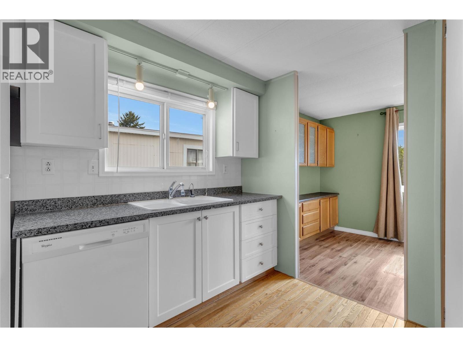 #146 3745 LAKESHORE Road - 12