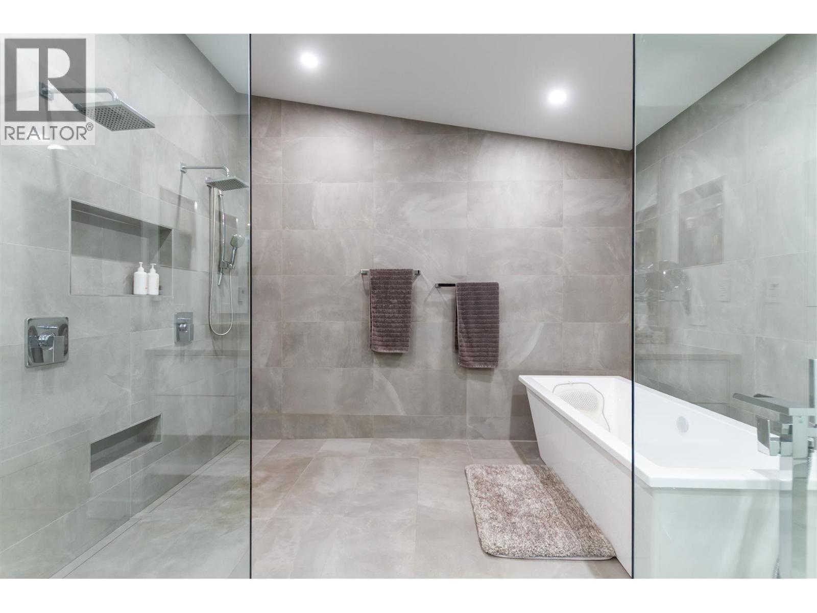 2409 WINDRIDGE DRIVE, North Vancouver