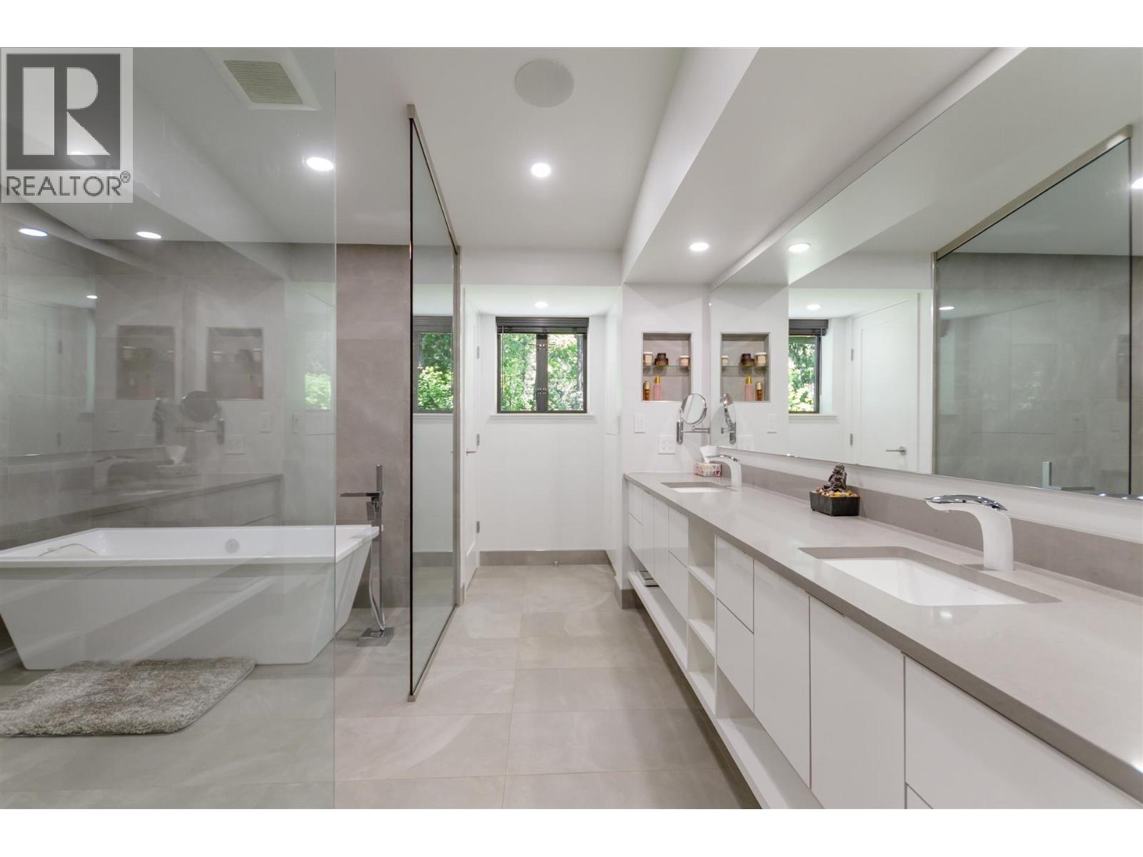 2409 WINDRIDGE DRIVE, North Vancouver