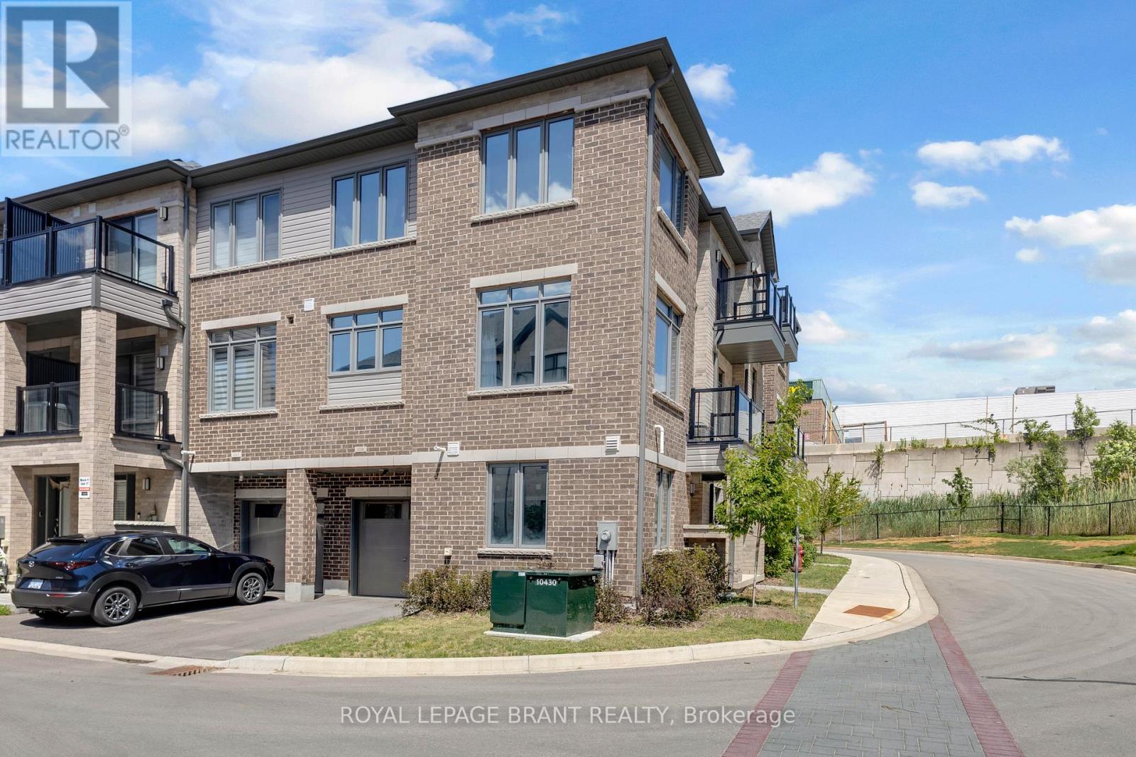 #1118 585 COLBORNE STREET - 1