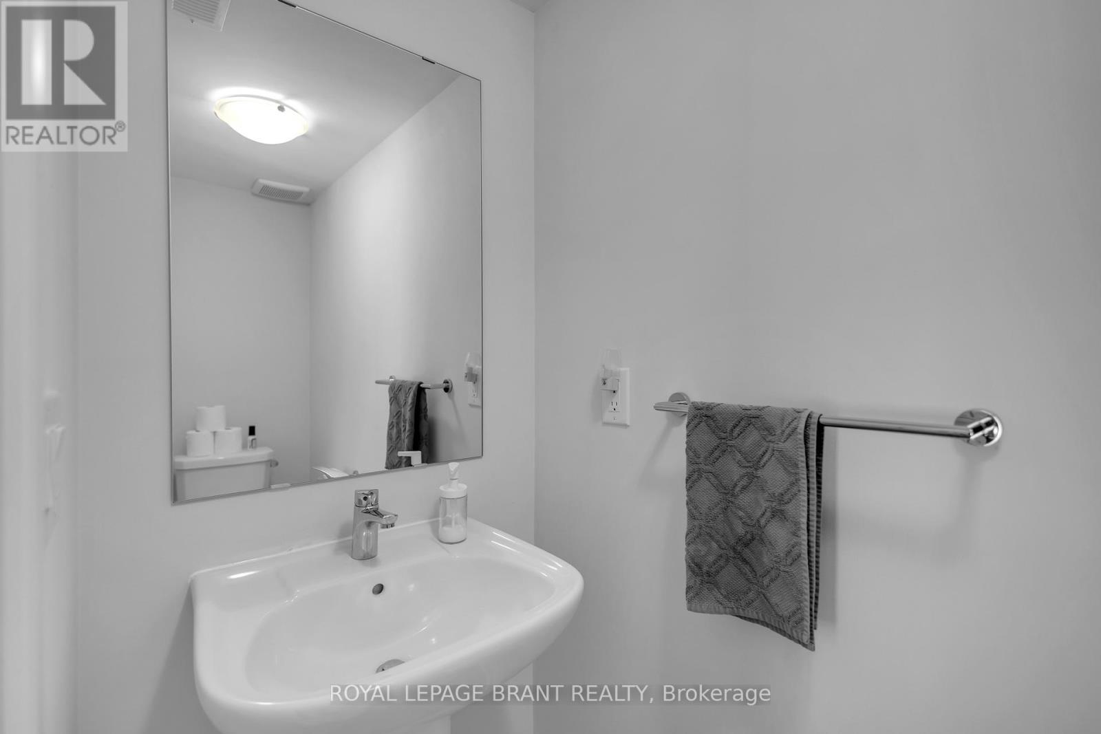 #1118 585 COLBORNE STREET - 11