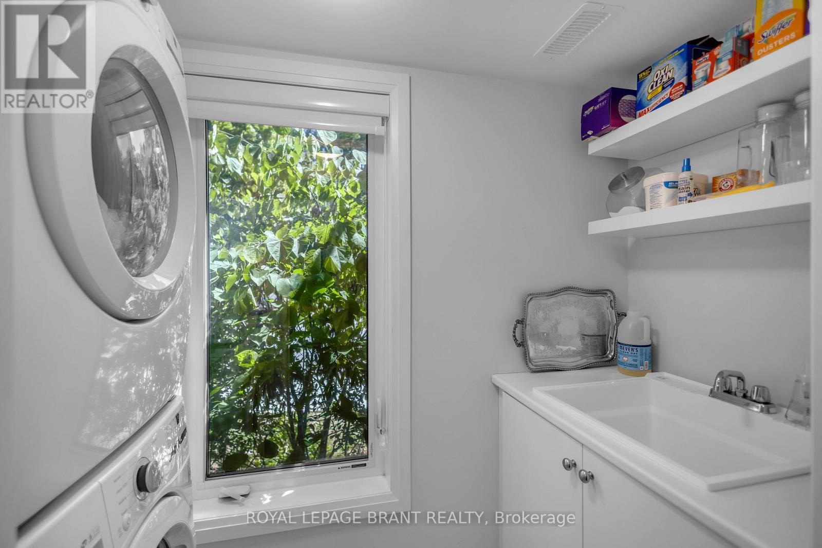 #1118 585 COLBORNE STREET - 12
