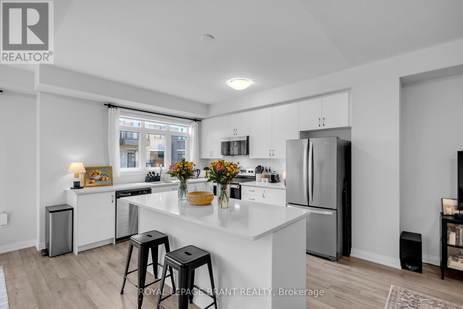 #1118 585 COLBORNE STREET - 19