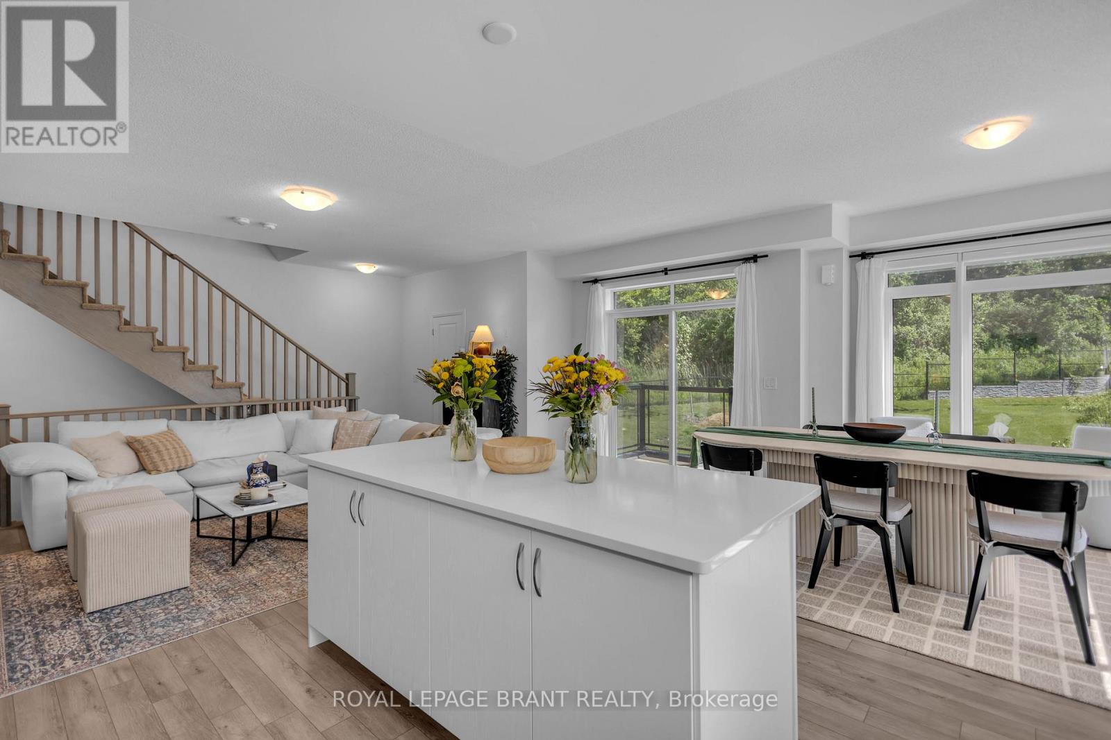 #1118 585 COLBORNE STREET - 21