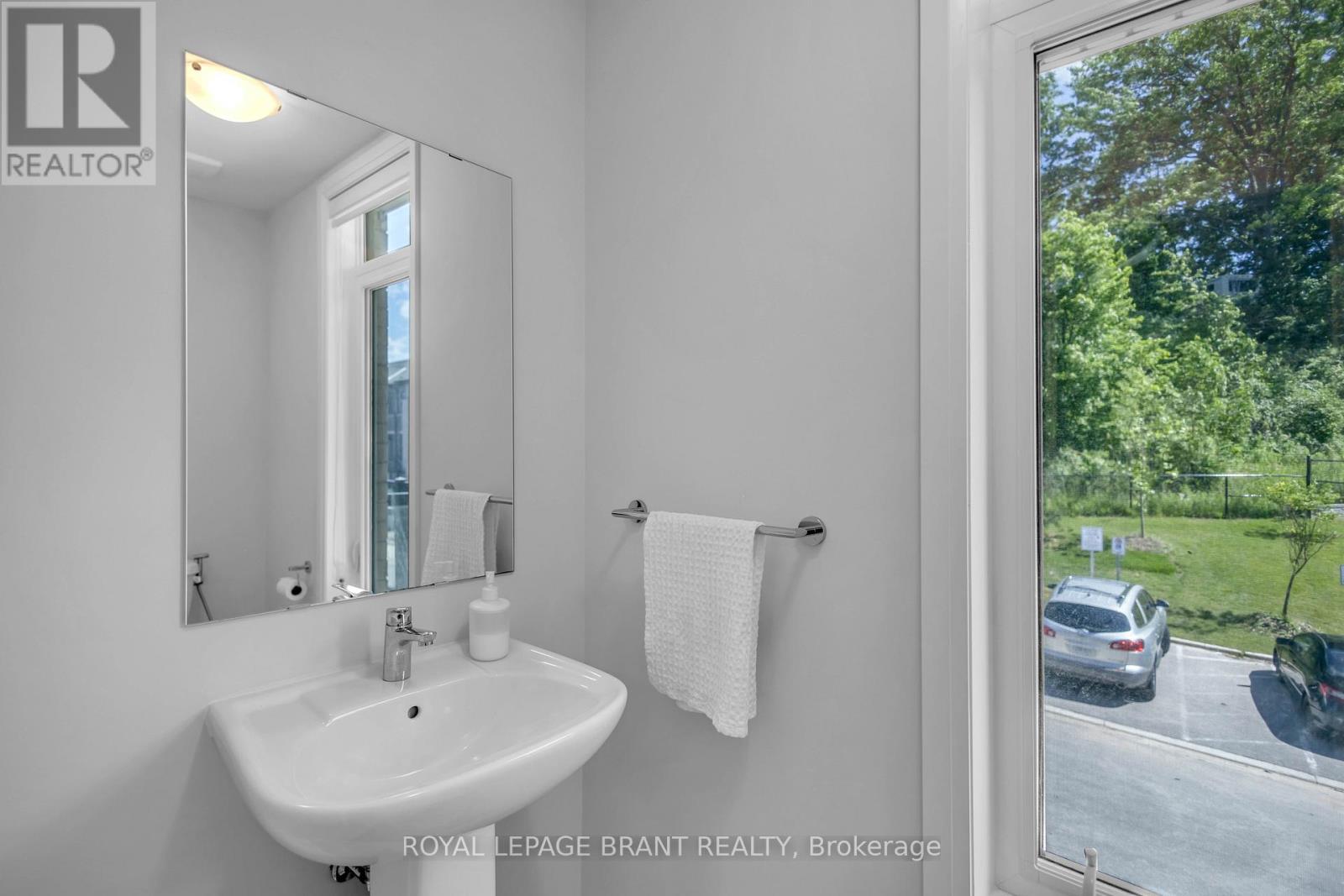 #1118 585 COLBORNE STREET - 24