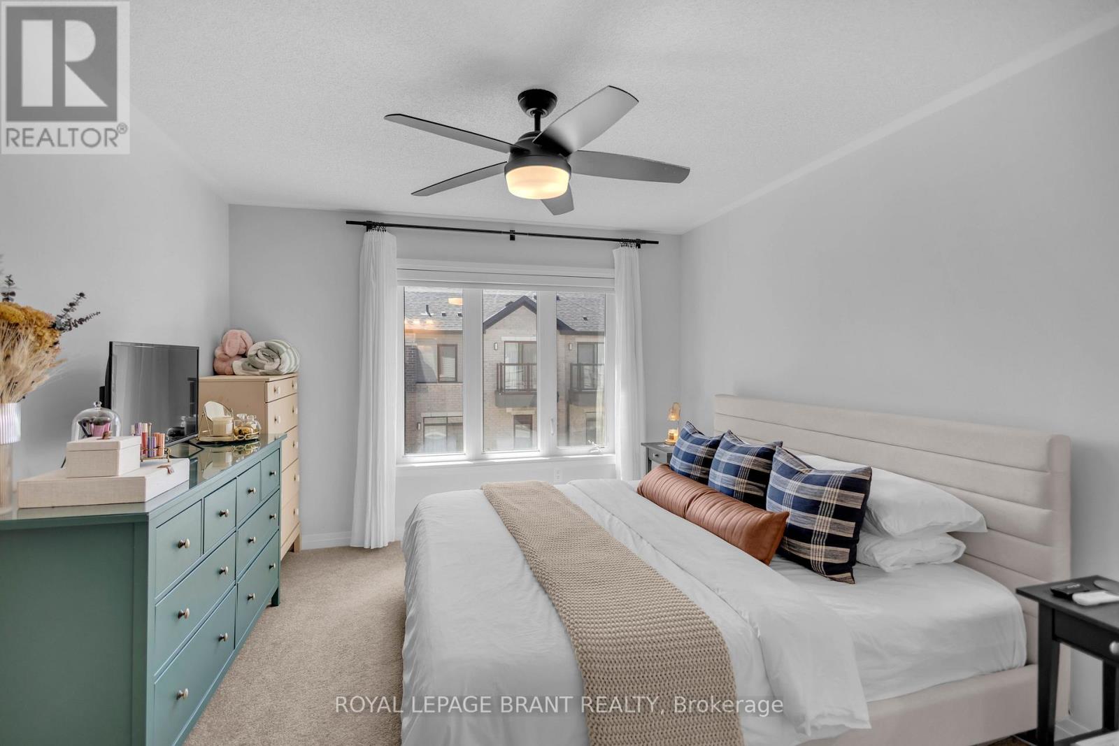 #1118 585 COLBORNE STREET - 26