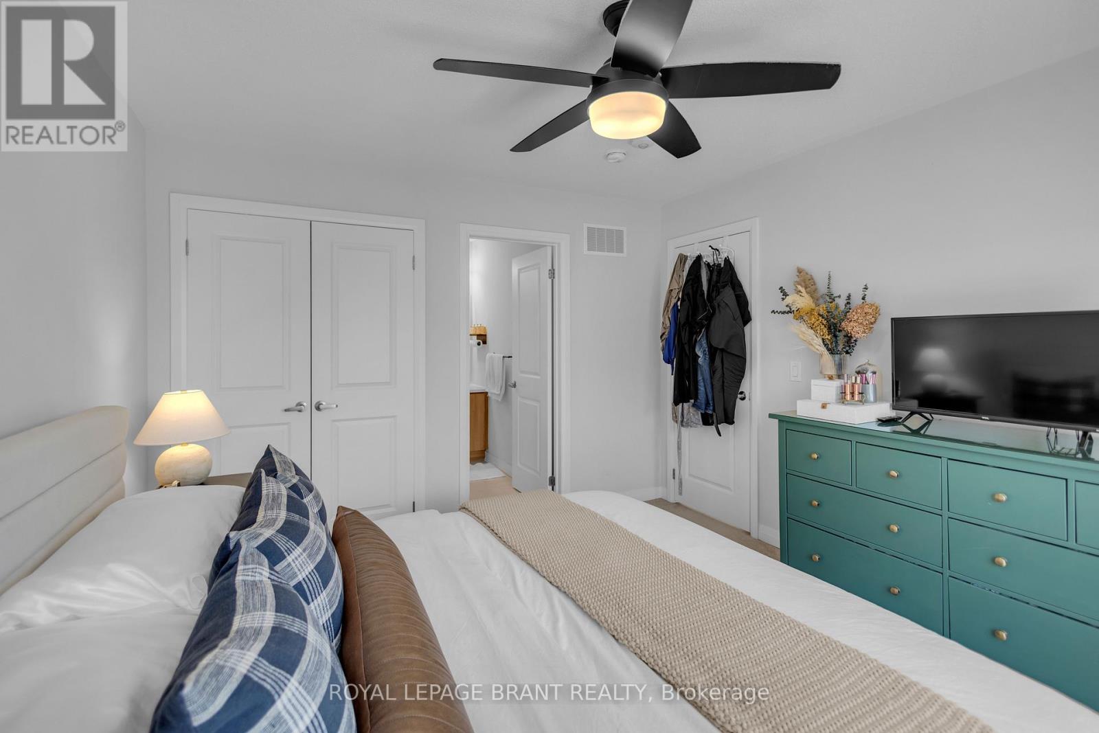 #1118 585 COLBORNE STREET - 28