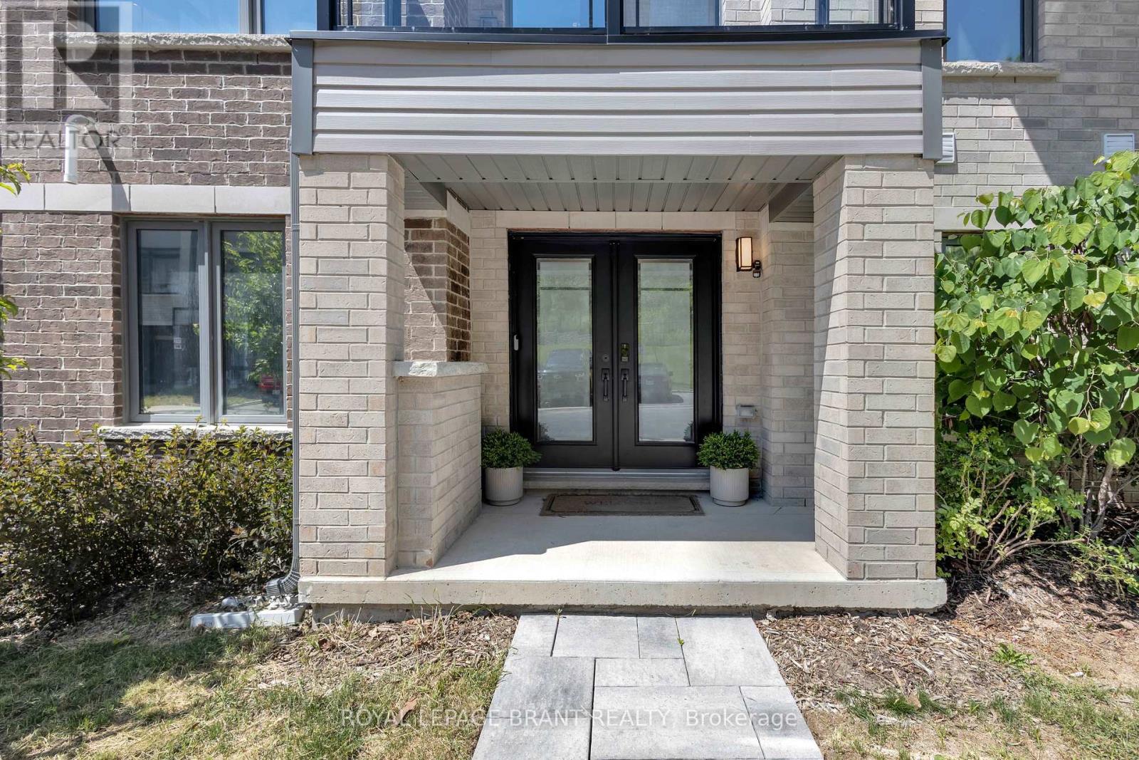 #1118 585 COLBORNE STREET - 6