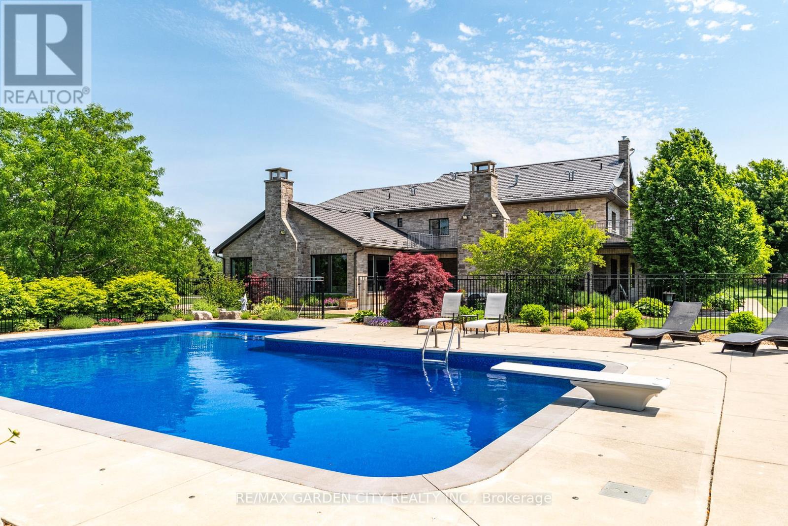 4580 CHERRY AVENUE - 10
