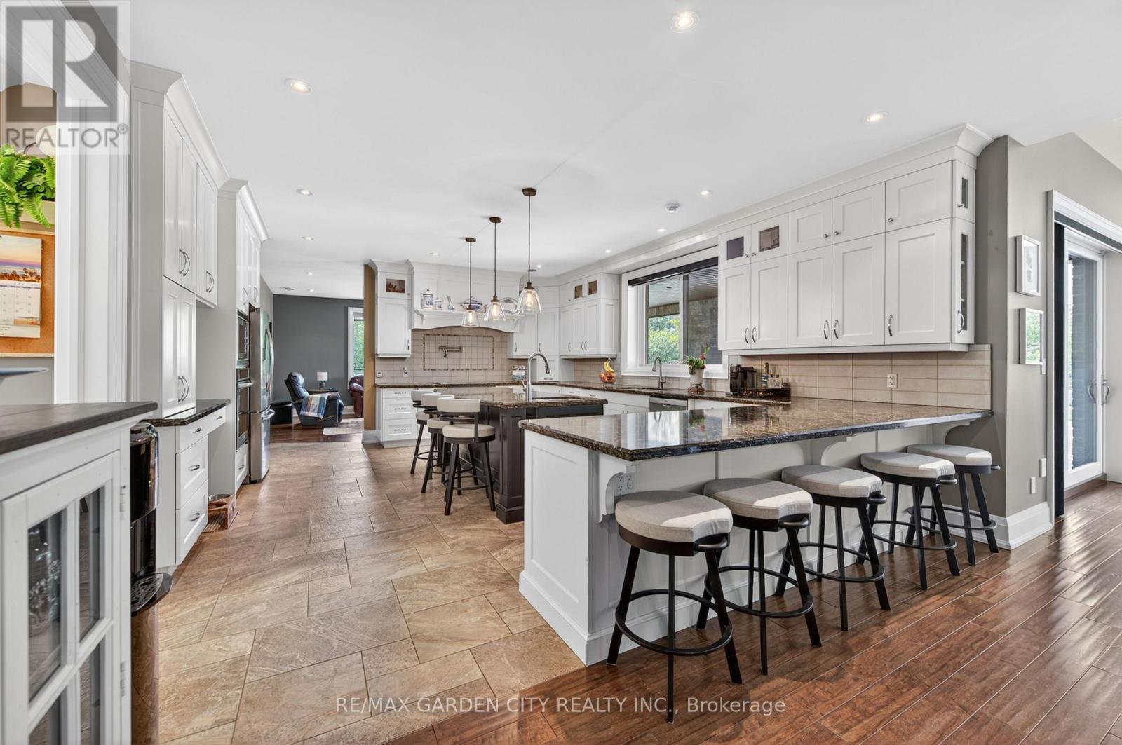 4580 CHERRY AVENUE - 11